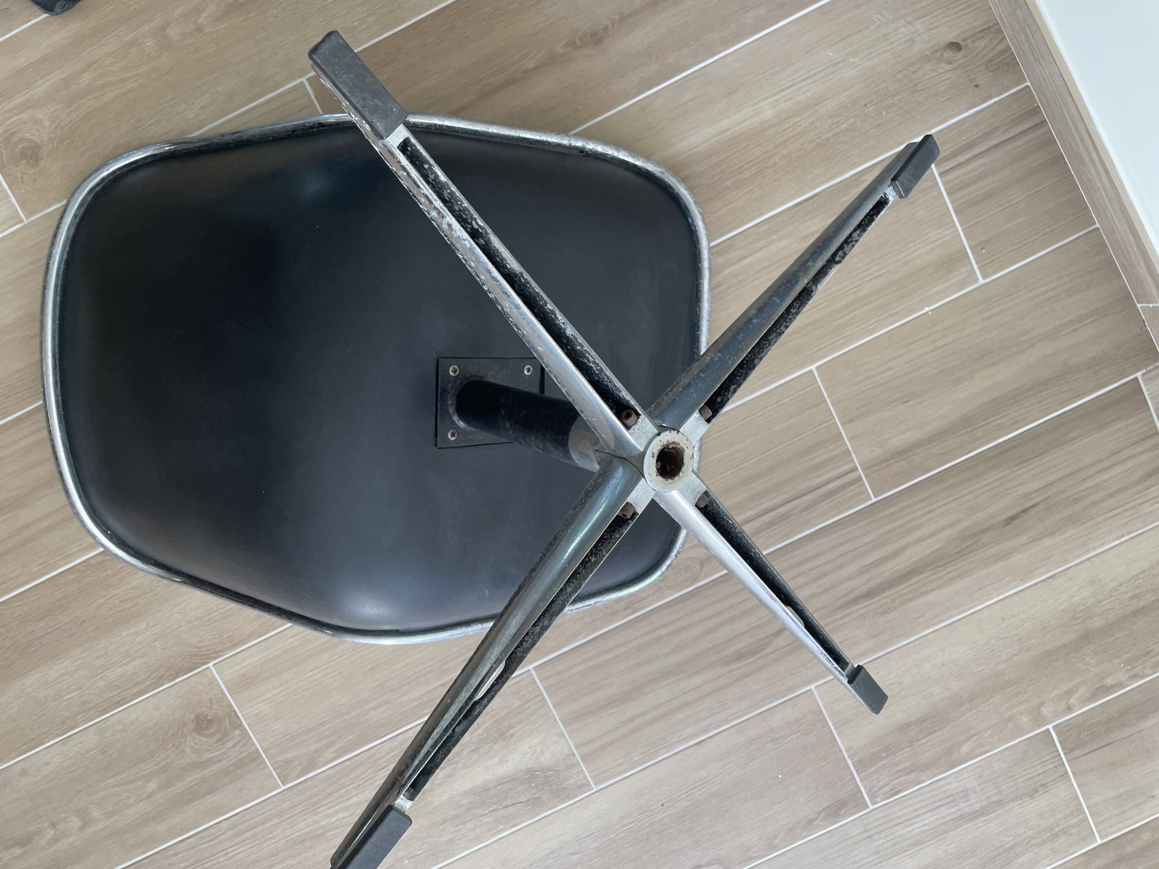 Executive Chair Charles Pollock Knoll first edition 1965