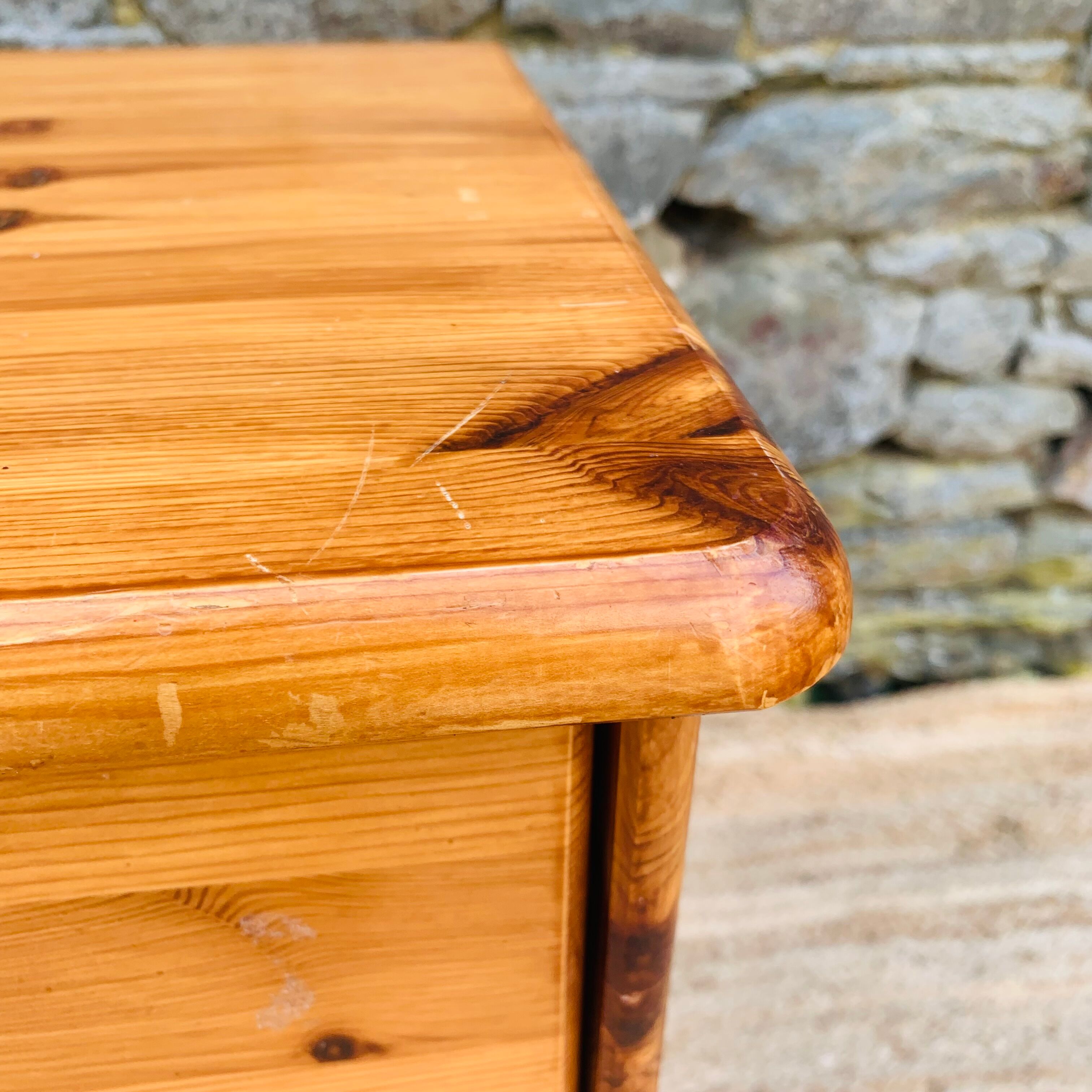 Pine chest of drawers