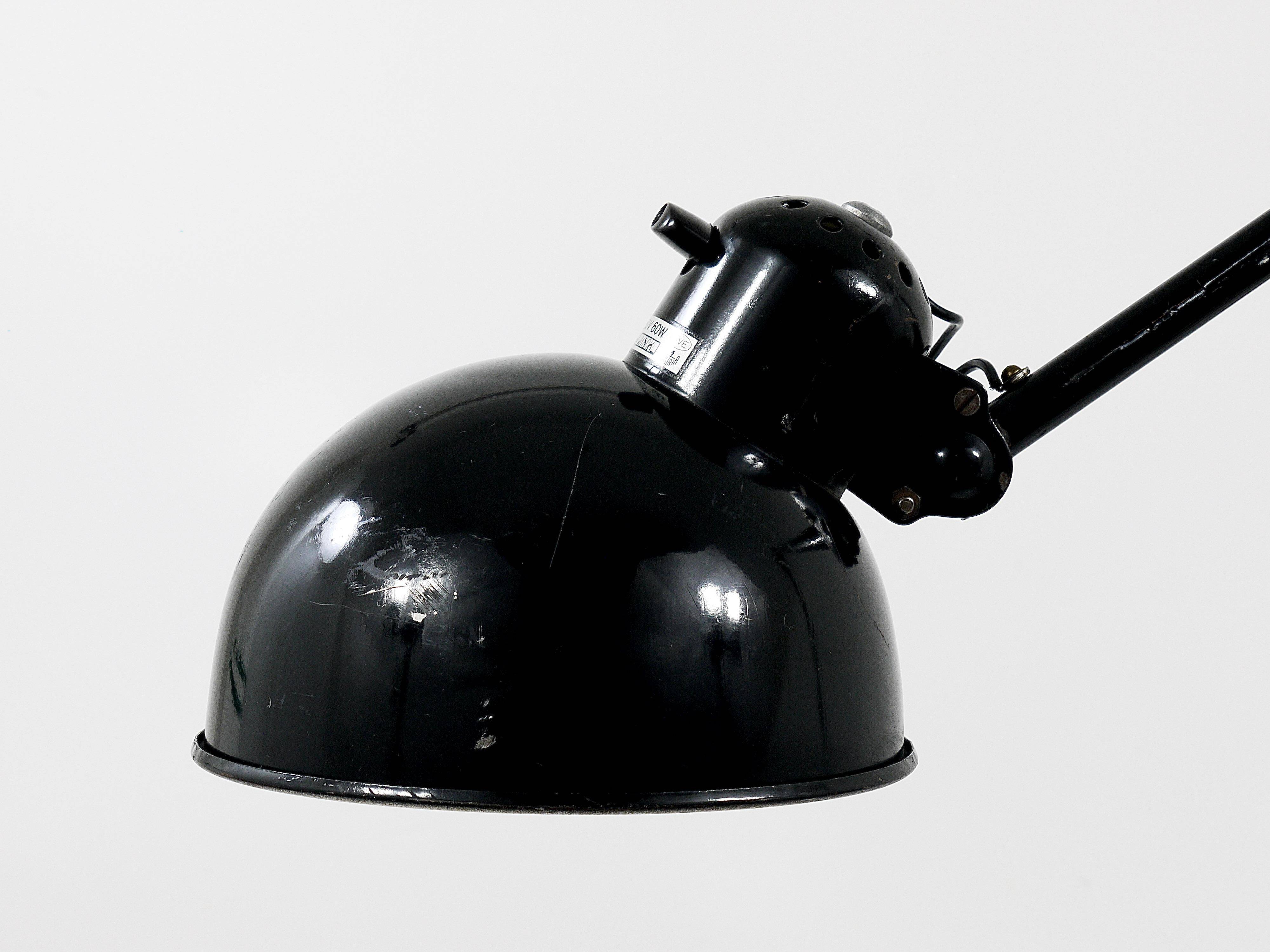 Lampe murale à pince industrielle Bauhaus Christian Dell, Koranda Autriche, années 1930
