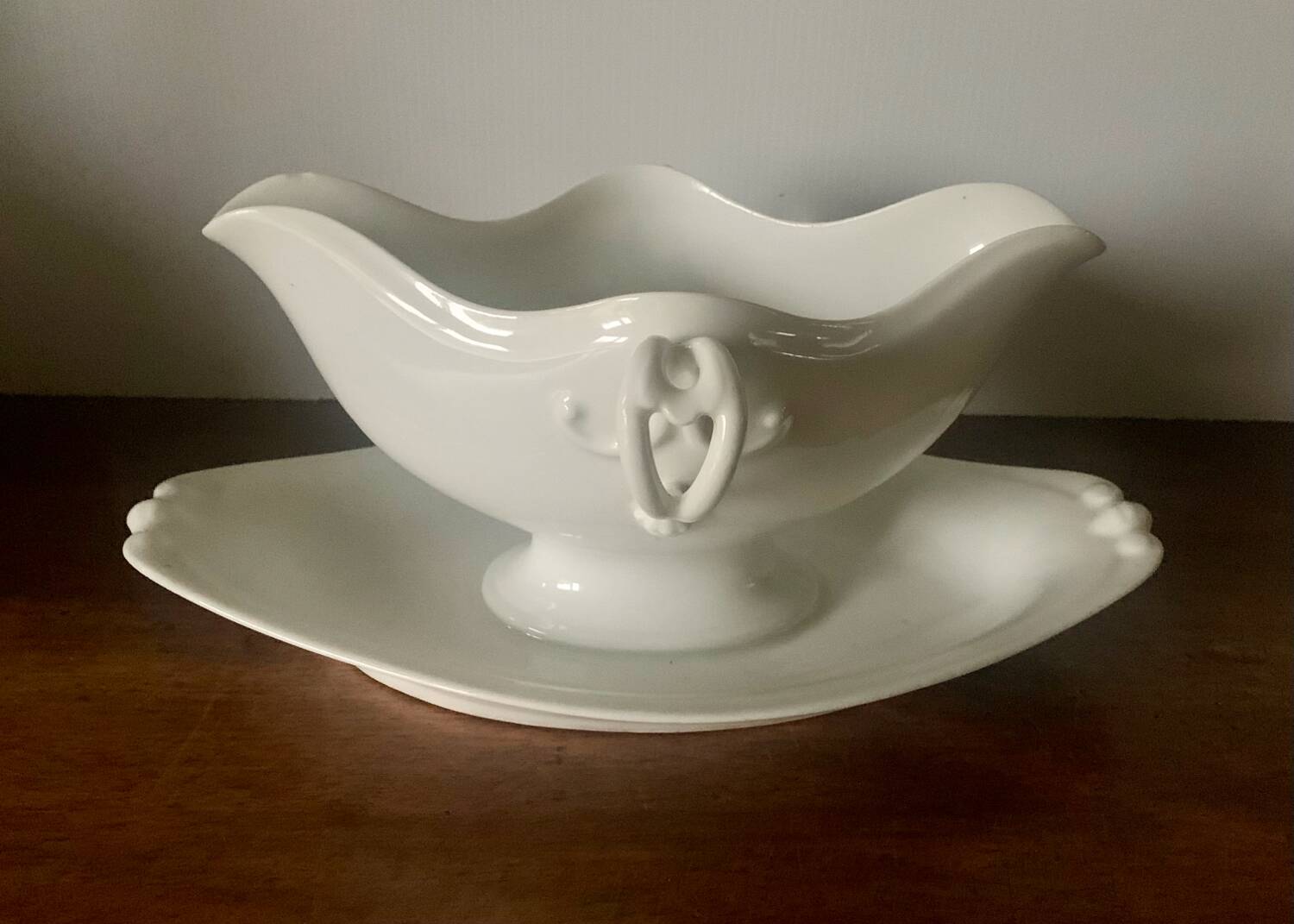 Large gravy boat