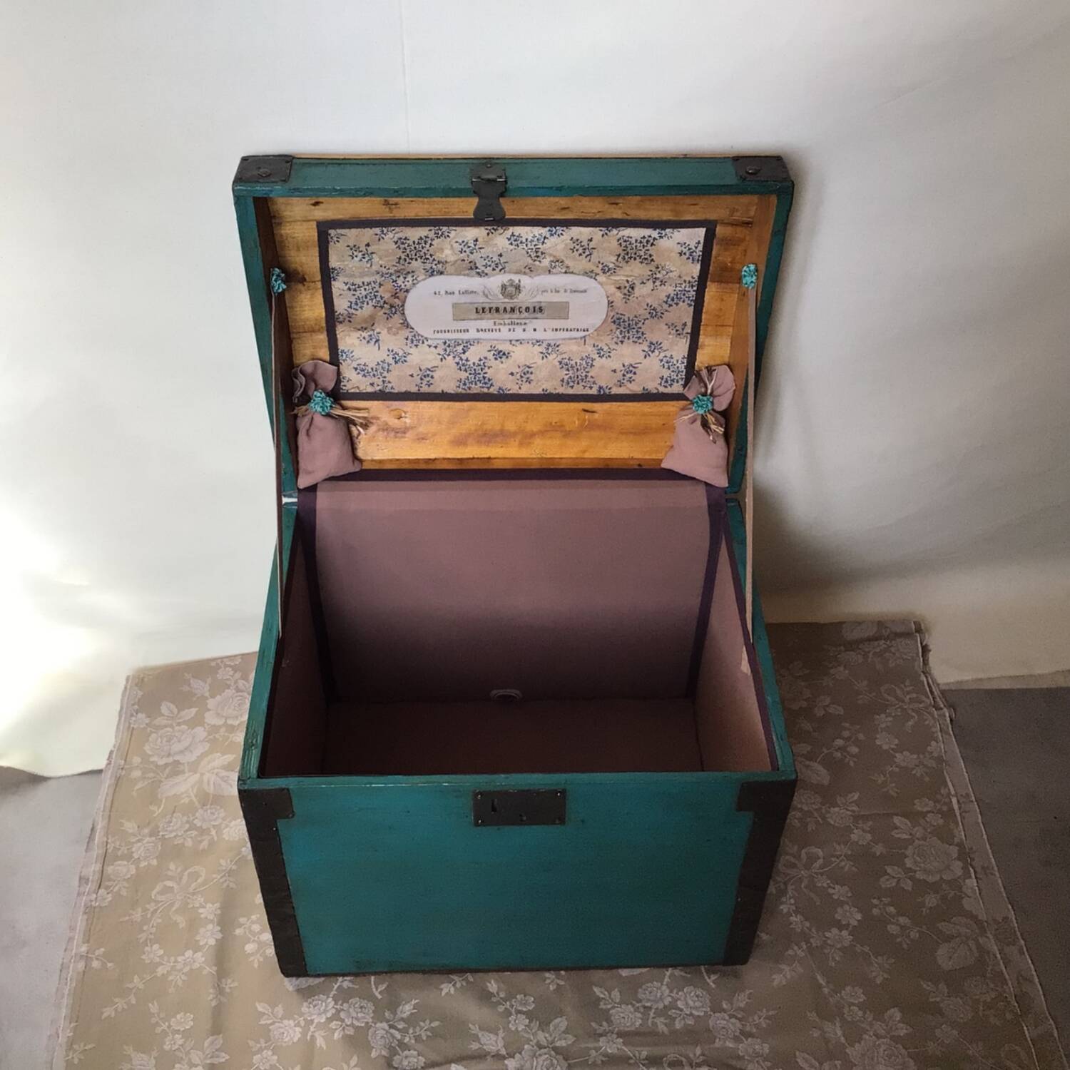 Old curved trunk hat trunk template