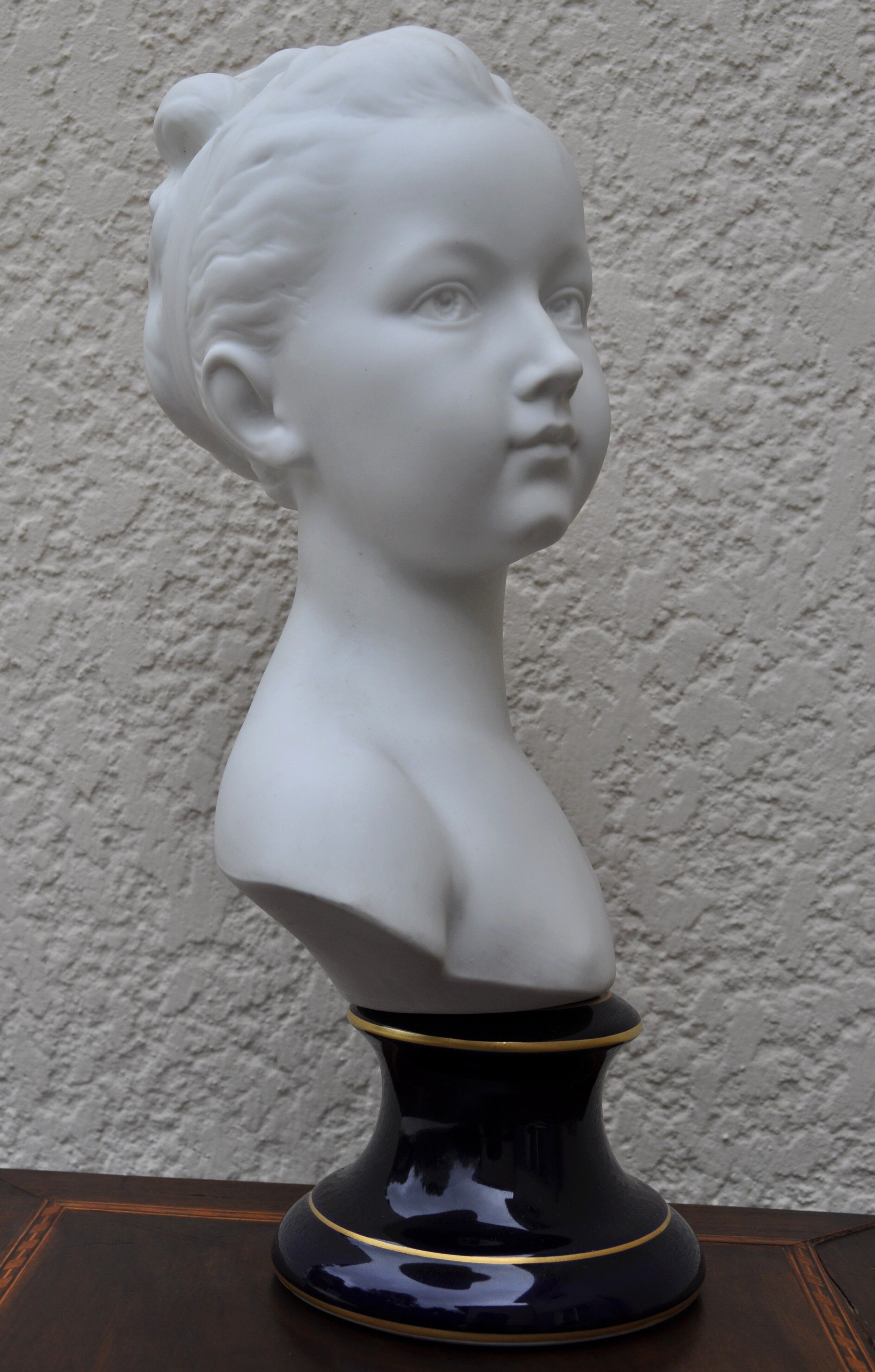 Bust biscuit girl signed Tharaud Limoges