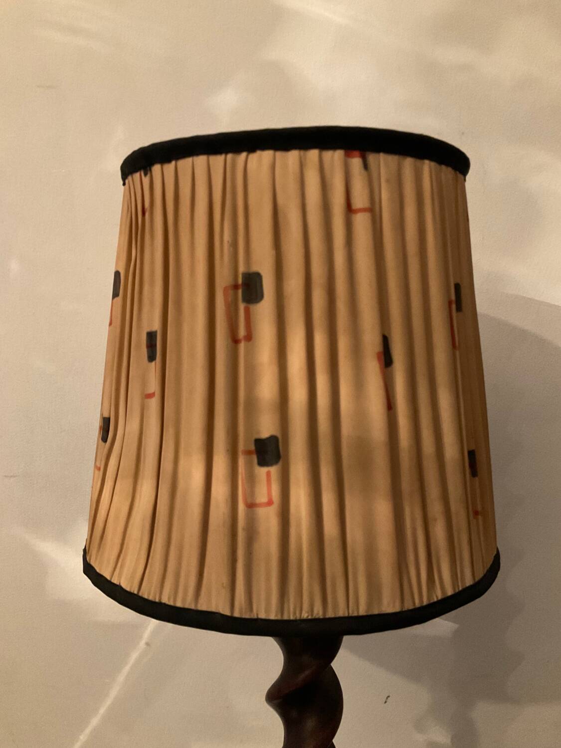 Vintage lamp in turned wood and silk
