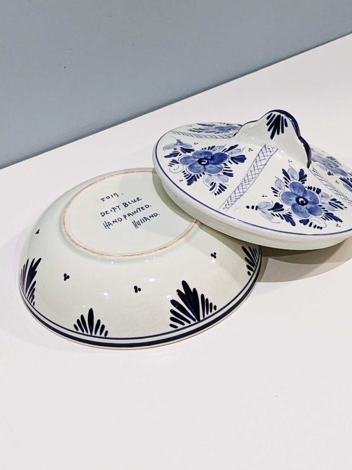 Vintage ceramic box ' 60. Delft. In perfect condition.