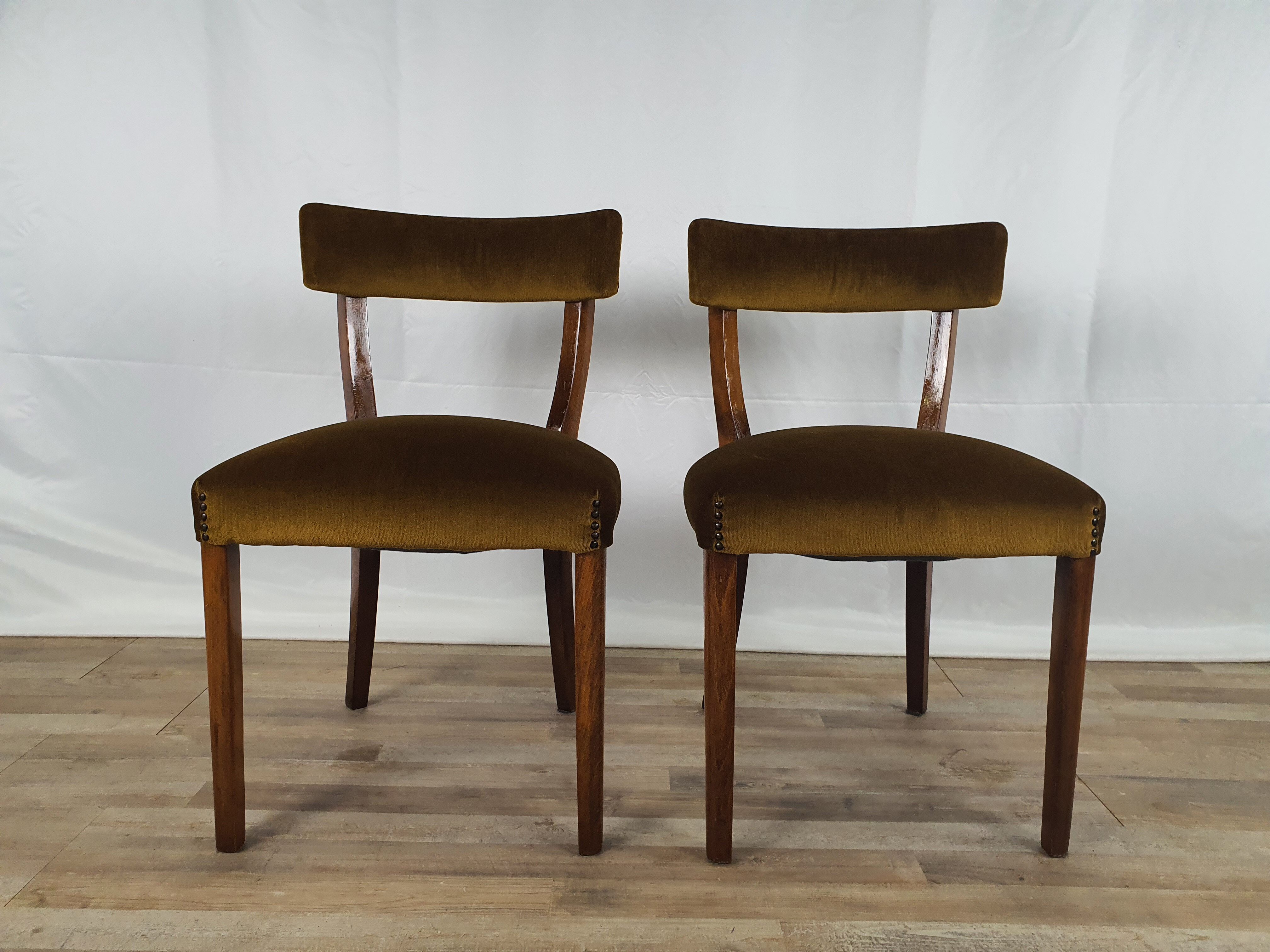 Set of two padded chamber armchairs