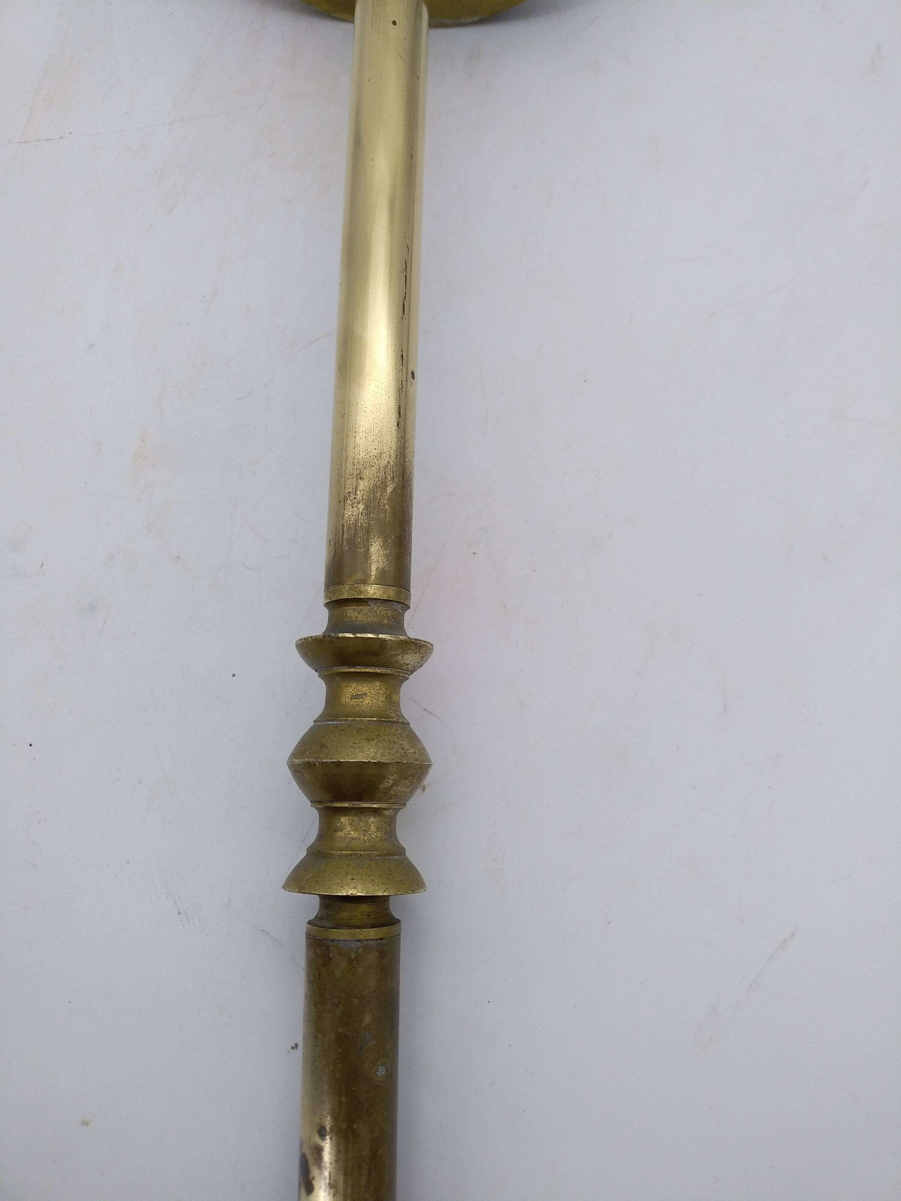 Ashtray on foot. Bronze and brass, with fleur-de-lis decoration.