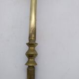 Cendrier sur pied . Bronze et laiton , à décor de fleur de lys .