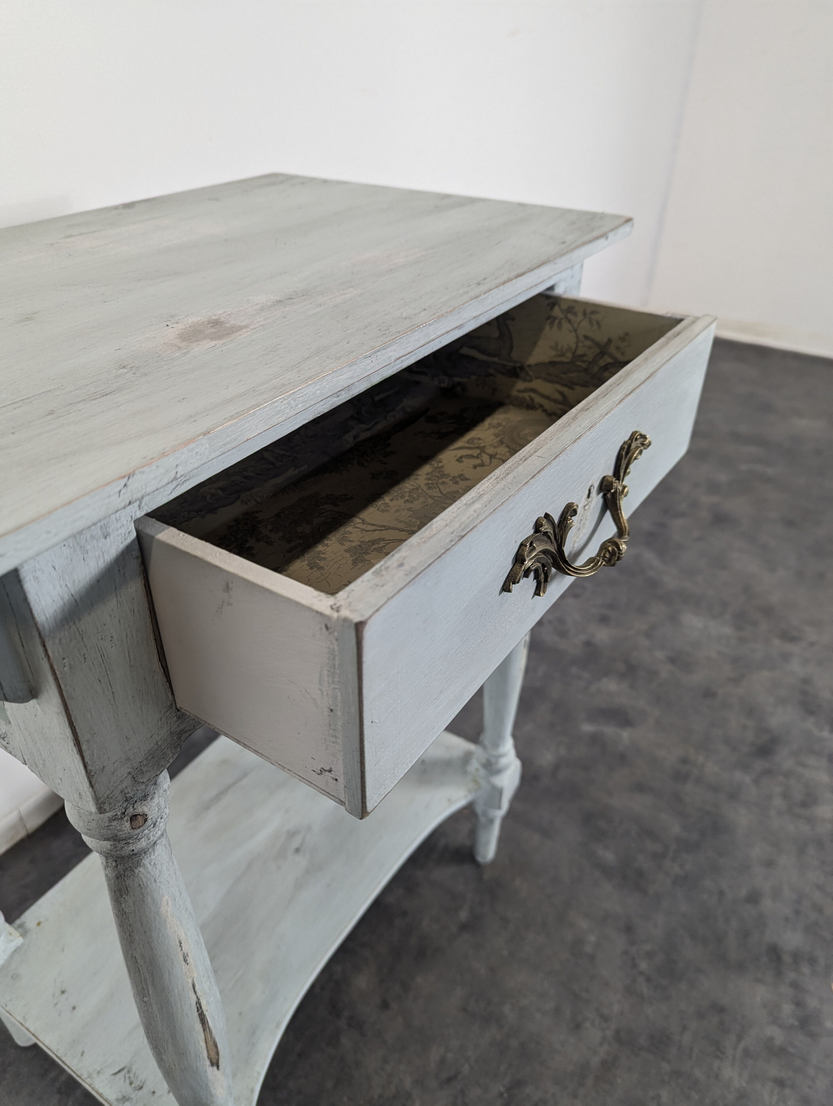 Table de chevet réchampie style Louis Philippe