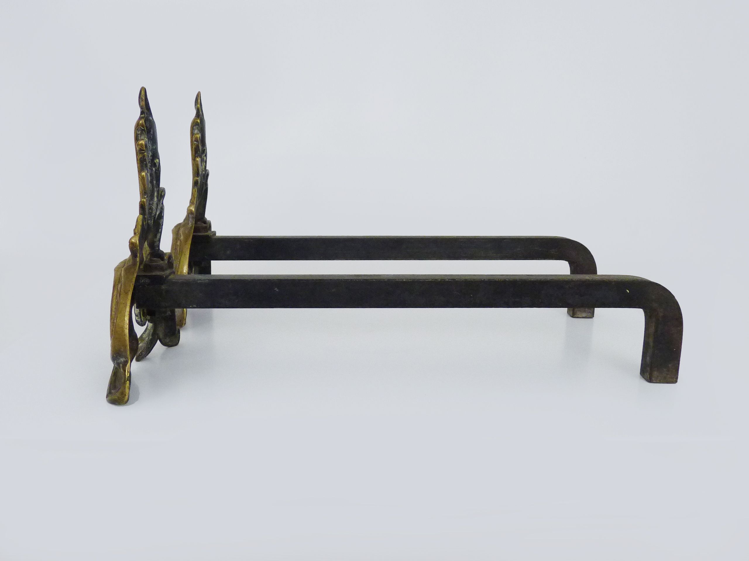 Paire de chenets de cheminée en bronze et fonte. Début XXème