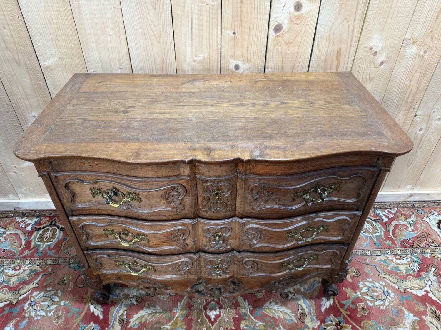 Nîmes Louis XV commode in carved oak