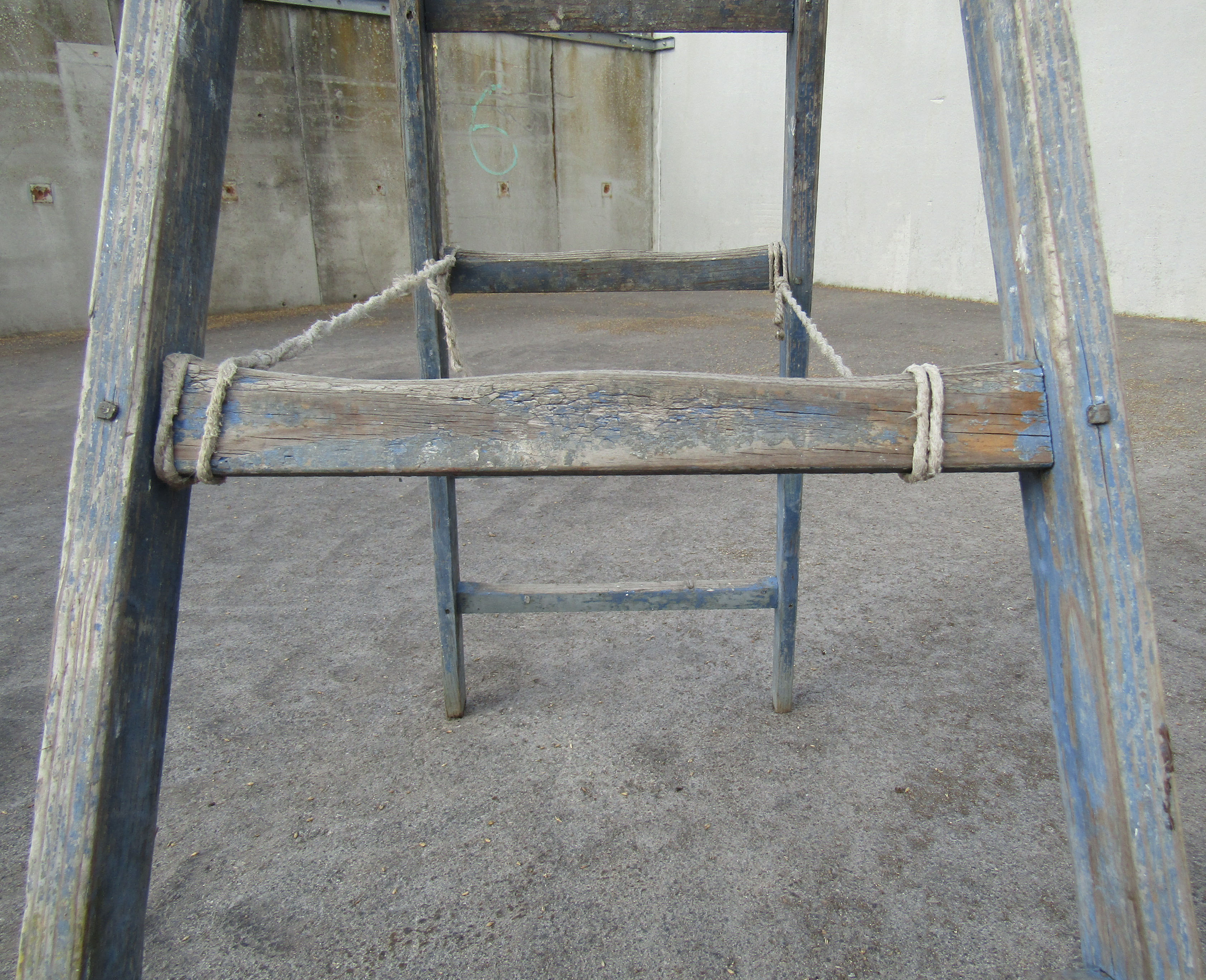 Ancien escabeau échelle de peintre