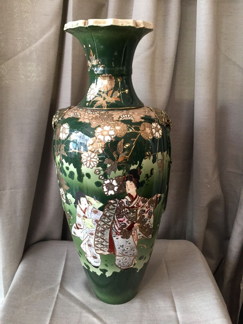 Large asian porcelain vase of green color and dore geisha pattern