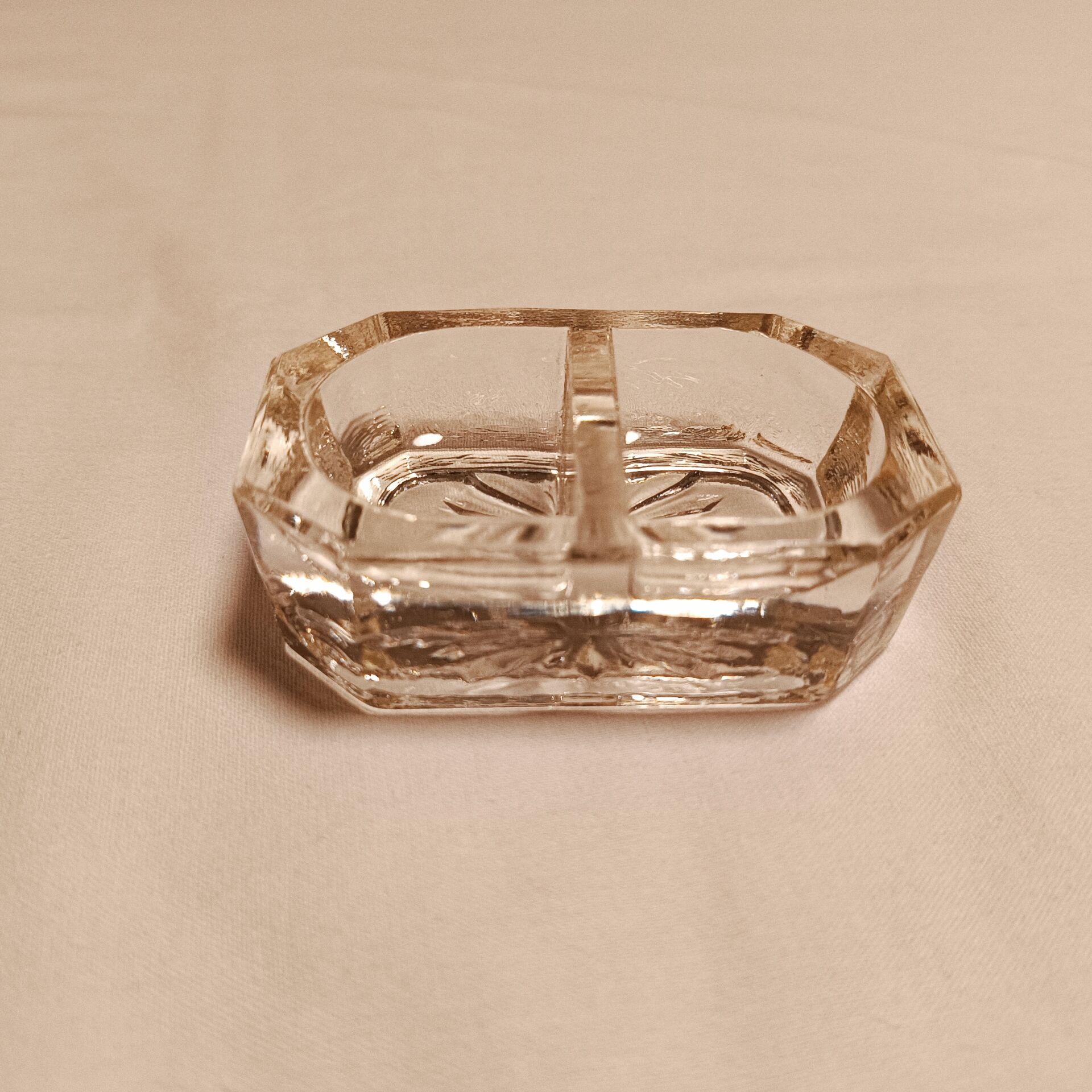 Transparent glass salt and pepper shaker