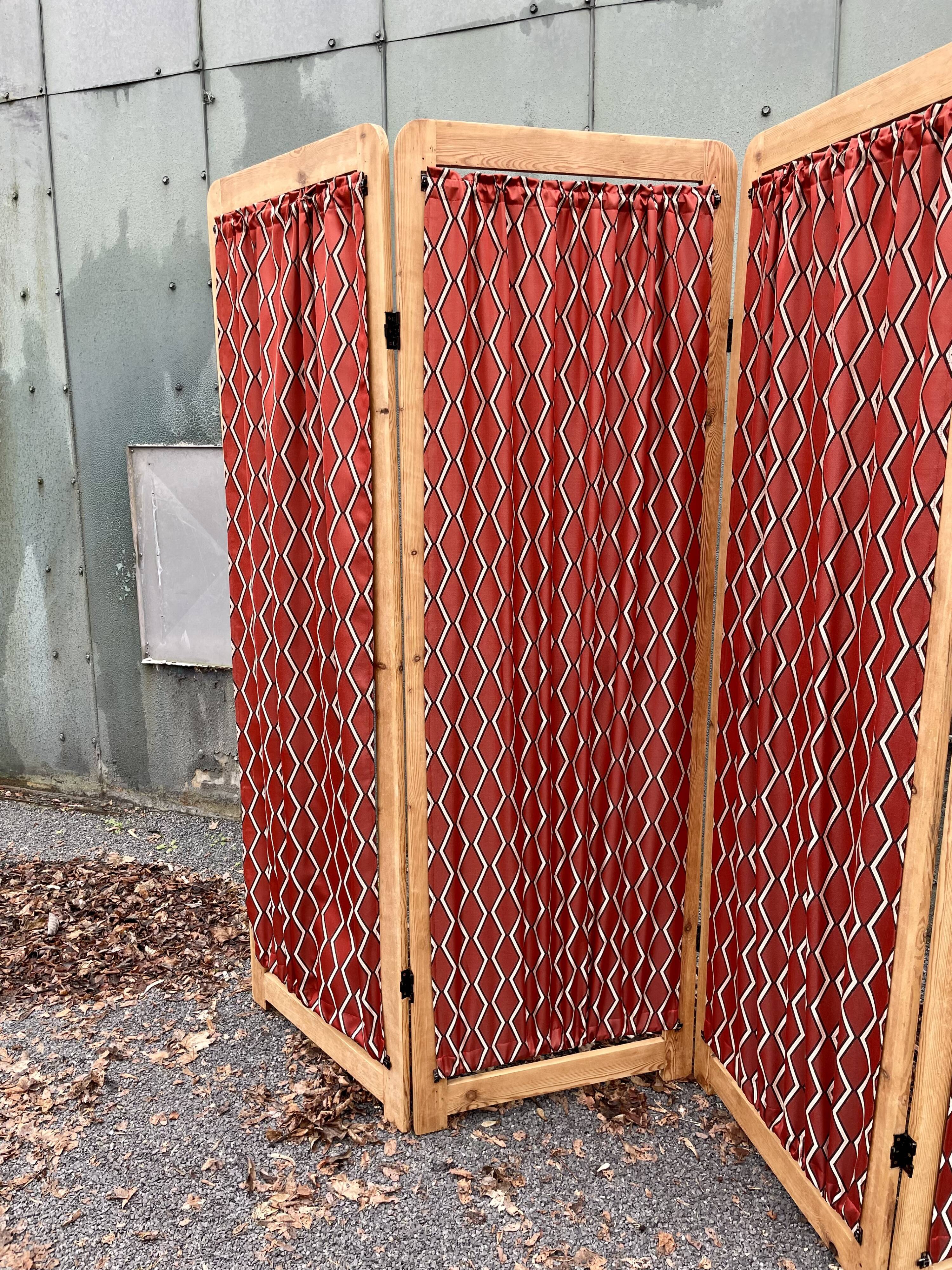 Vintage screen revisited and restored
