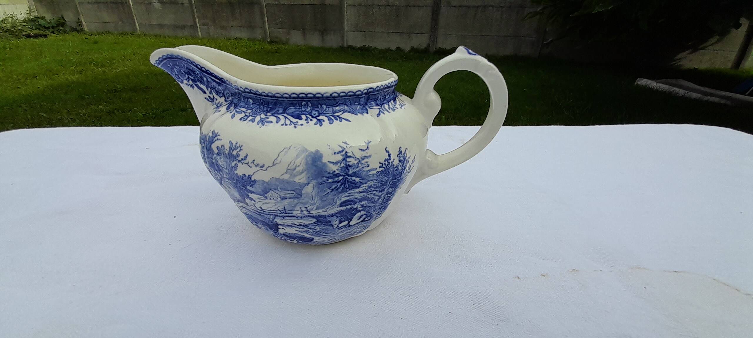 Villeroy & Boch milk jug model Brurgenland blue