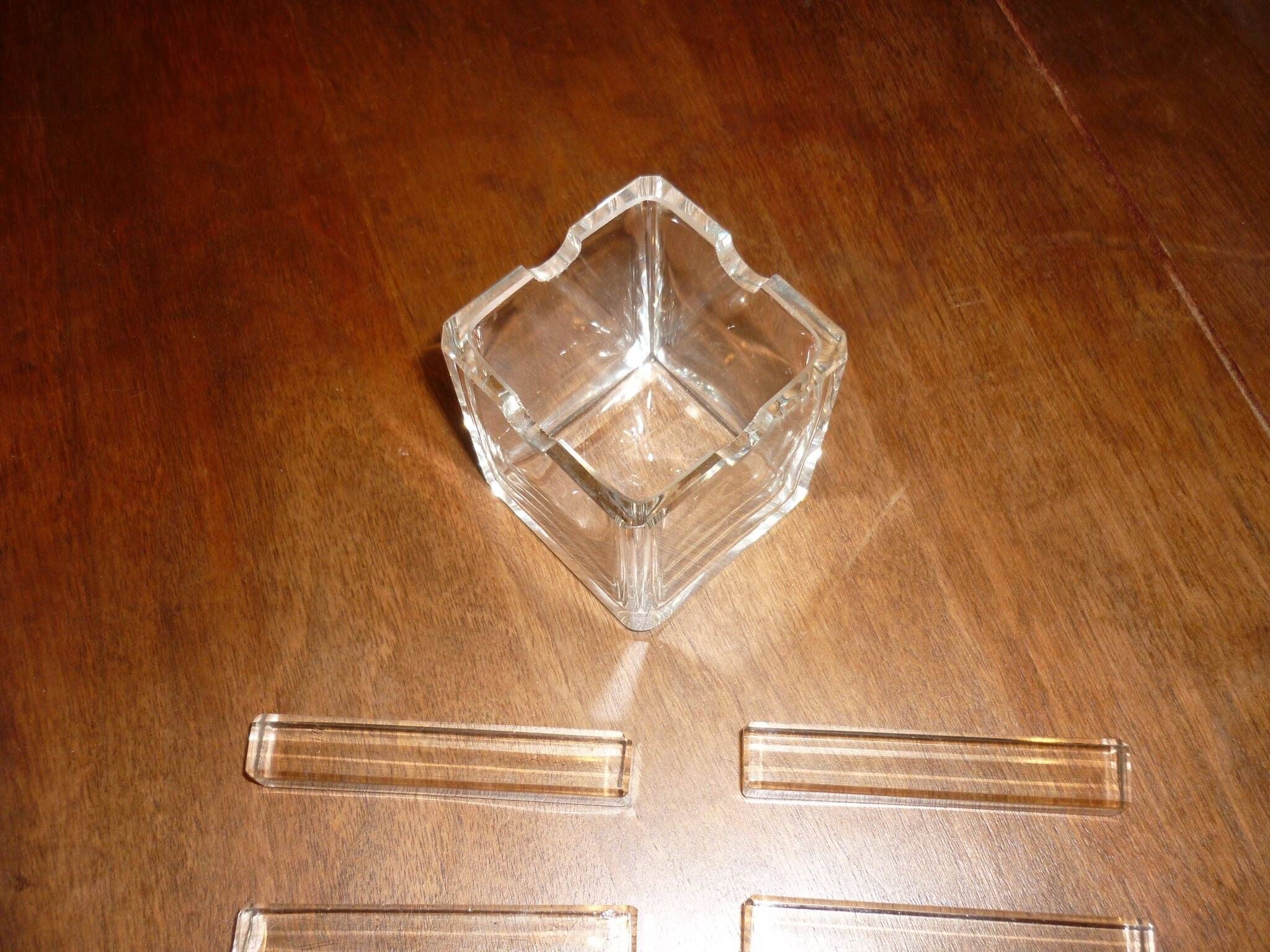 Pot carré avec porte-couteaux en verre