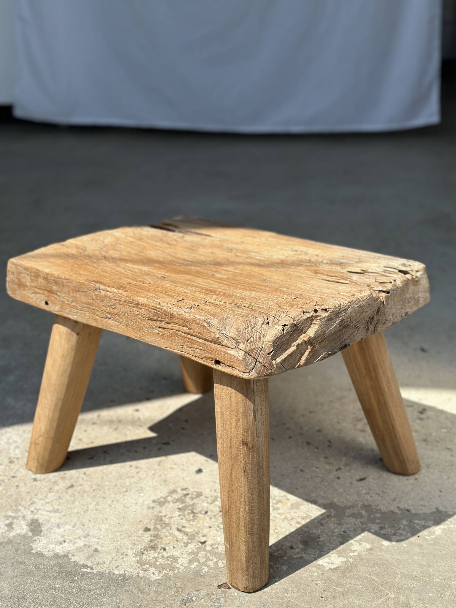 Small side table or stool in four-legged blond teak H:30 L43 l30