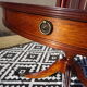 Table ronde, ouvrante, de style anglais