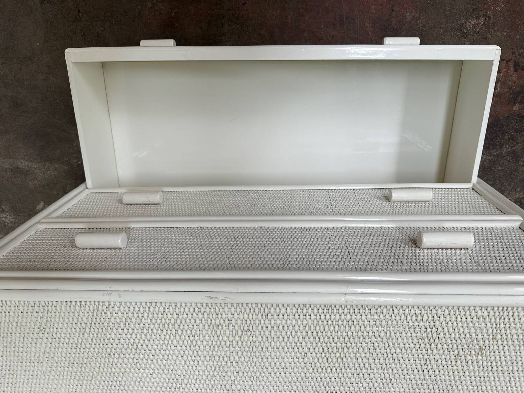 Commode en rotin blanc