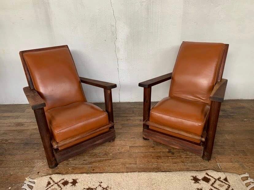 PAIR OF BRUTALIST ARMCHAIRS IN TEAK AND VINTAGE COGNAC LEATHER FROM THE 1950S
