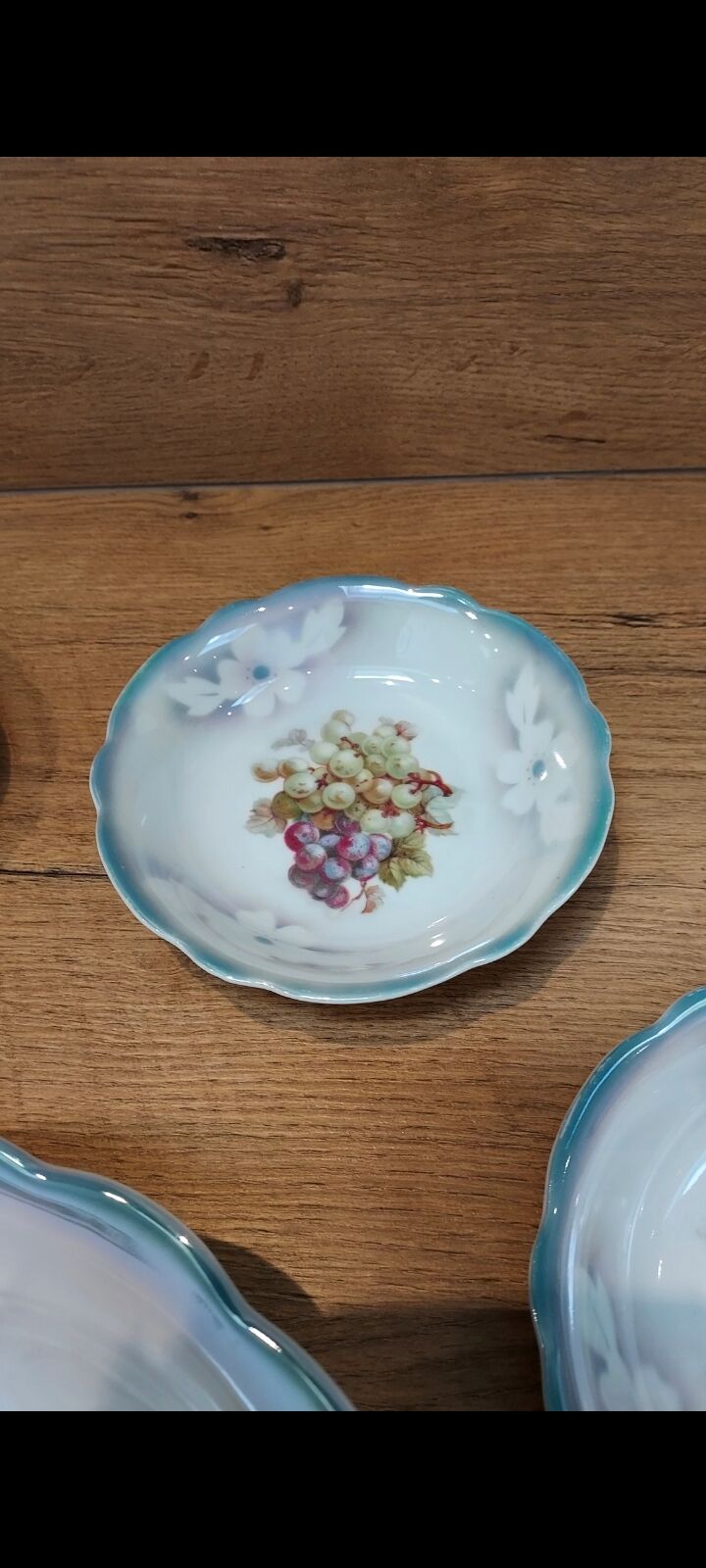 Salad bowl and its 8 cups