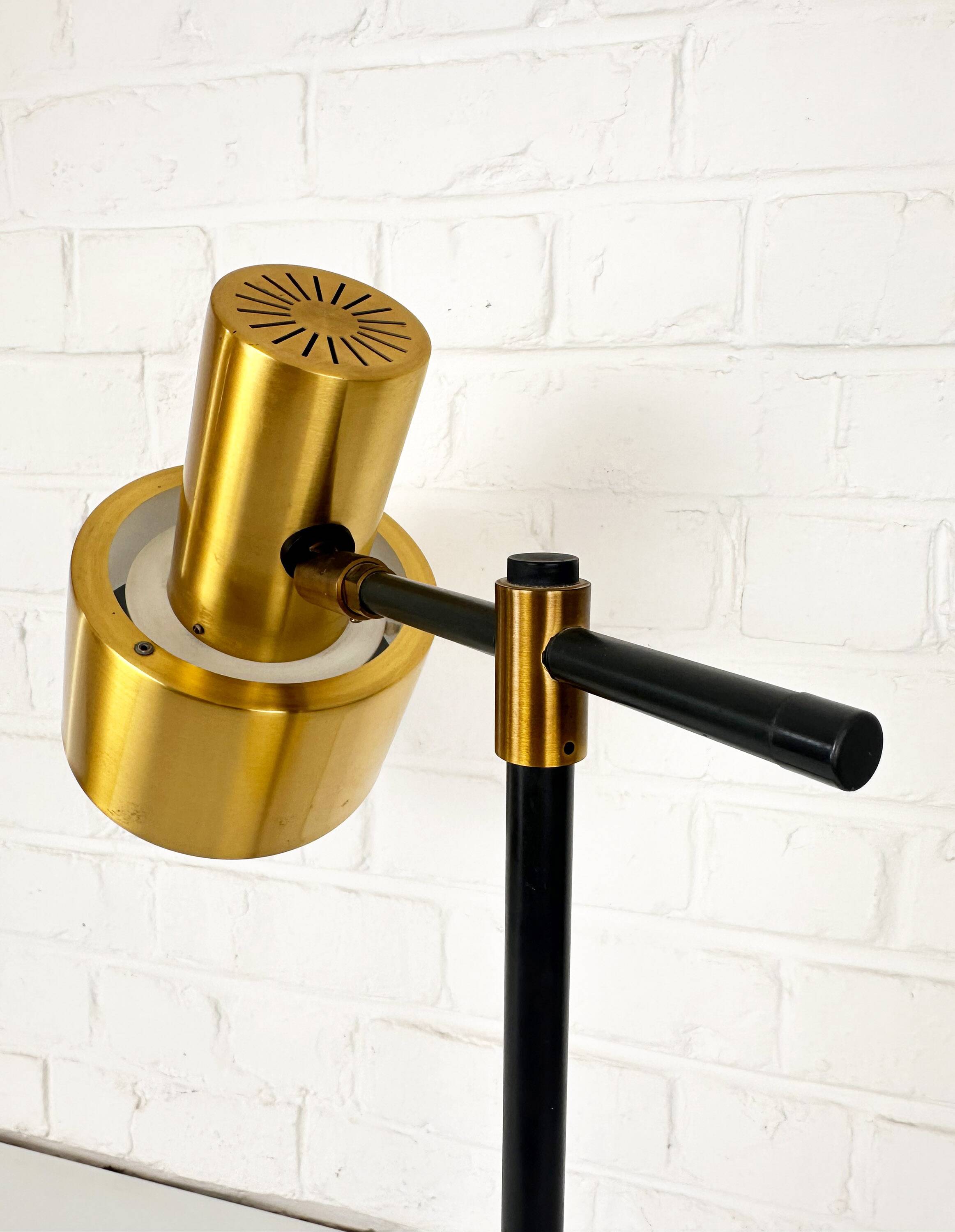 Desk lamp "Lento" Jo Hammerborg, Fog & Mørup, Brass, Denmark, 1960