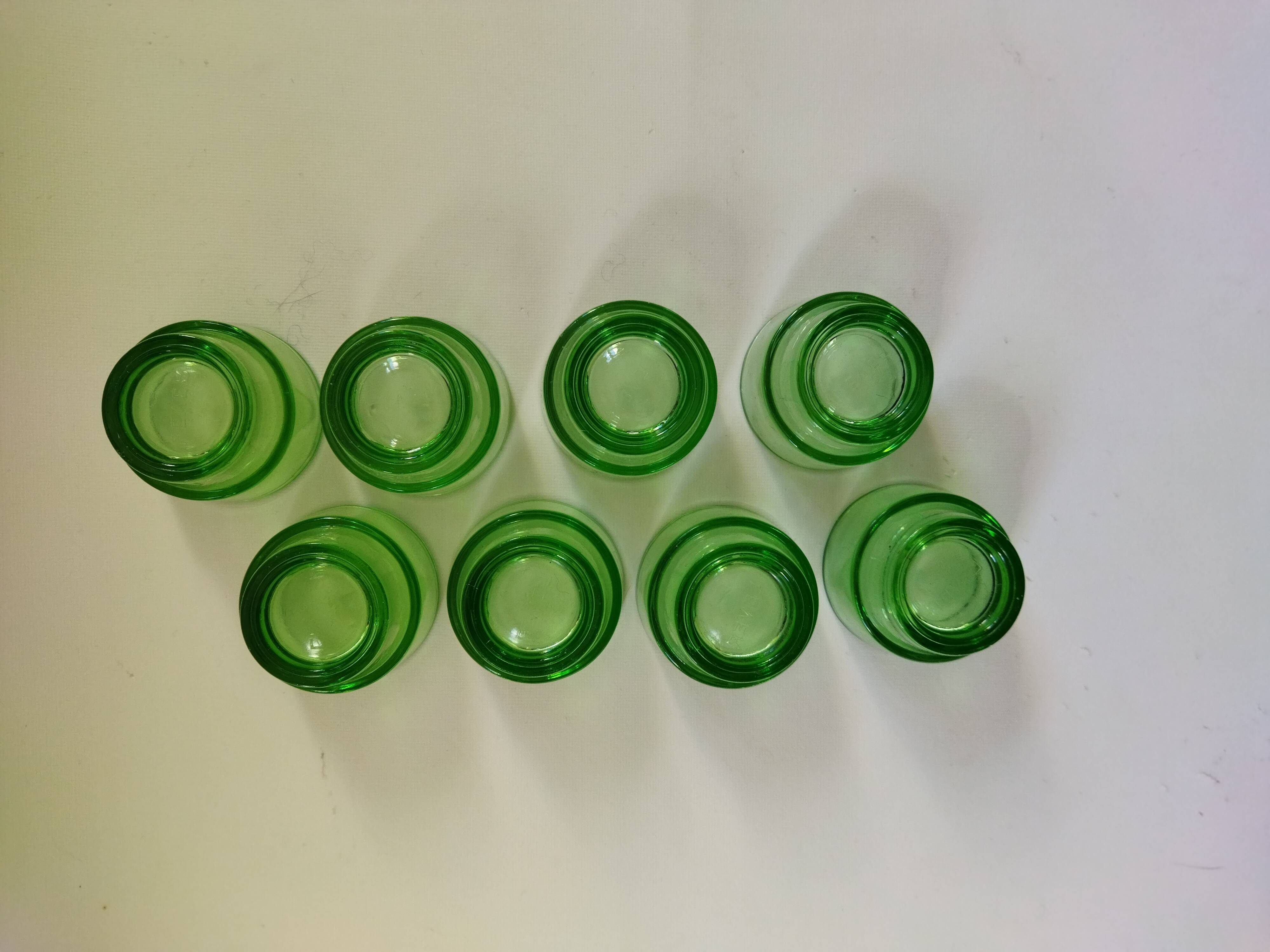 8 Vereco cockroaches