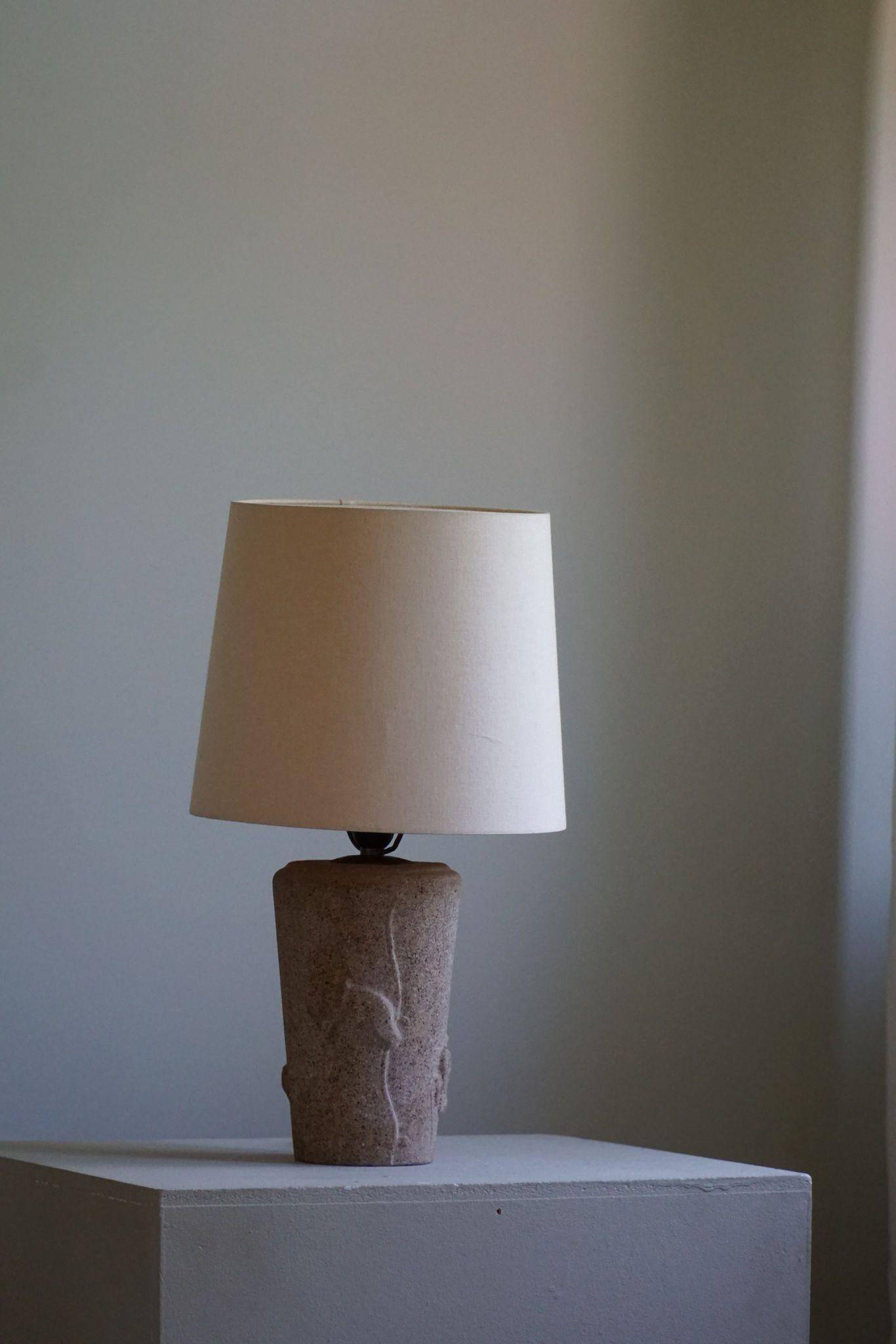 Vintage modern French table lamp in stone with elephant patterns, 1970s.