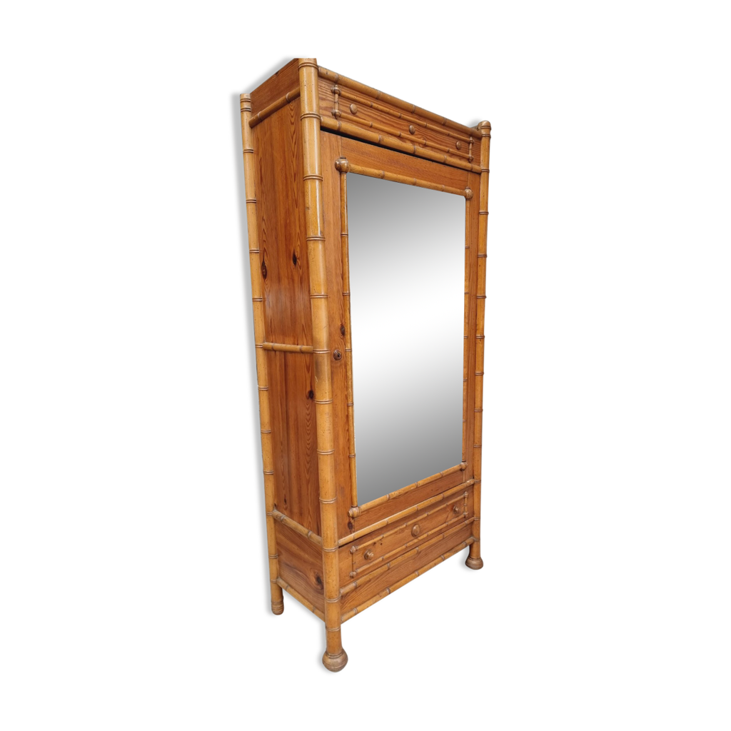 Belle armoire ancienne en bois bambou pour poupée - Collection