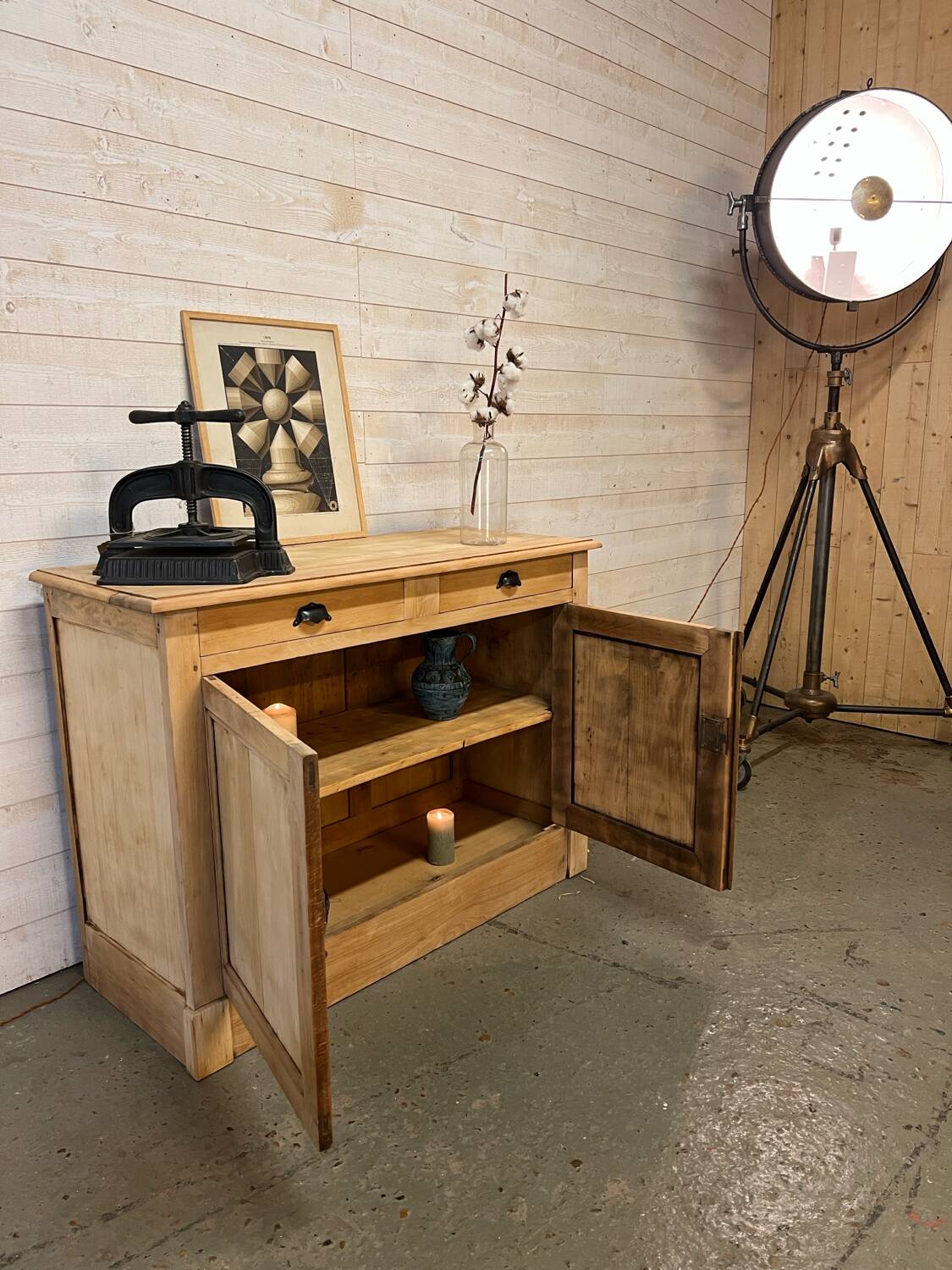 Buffet parisien en bois brut