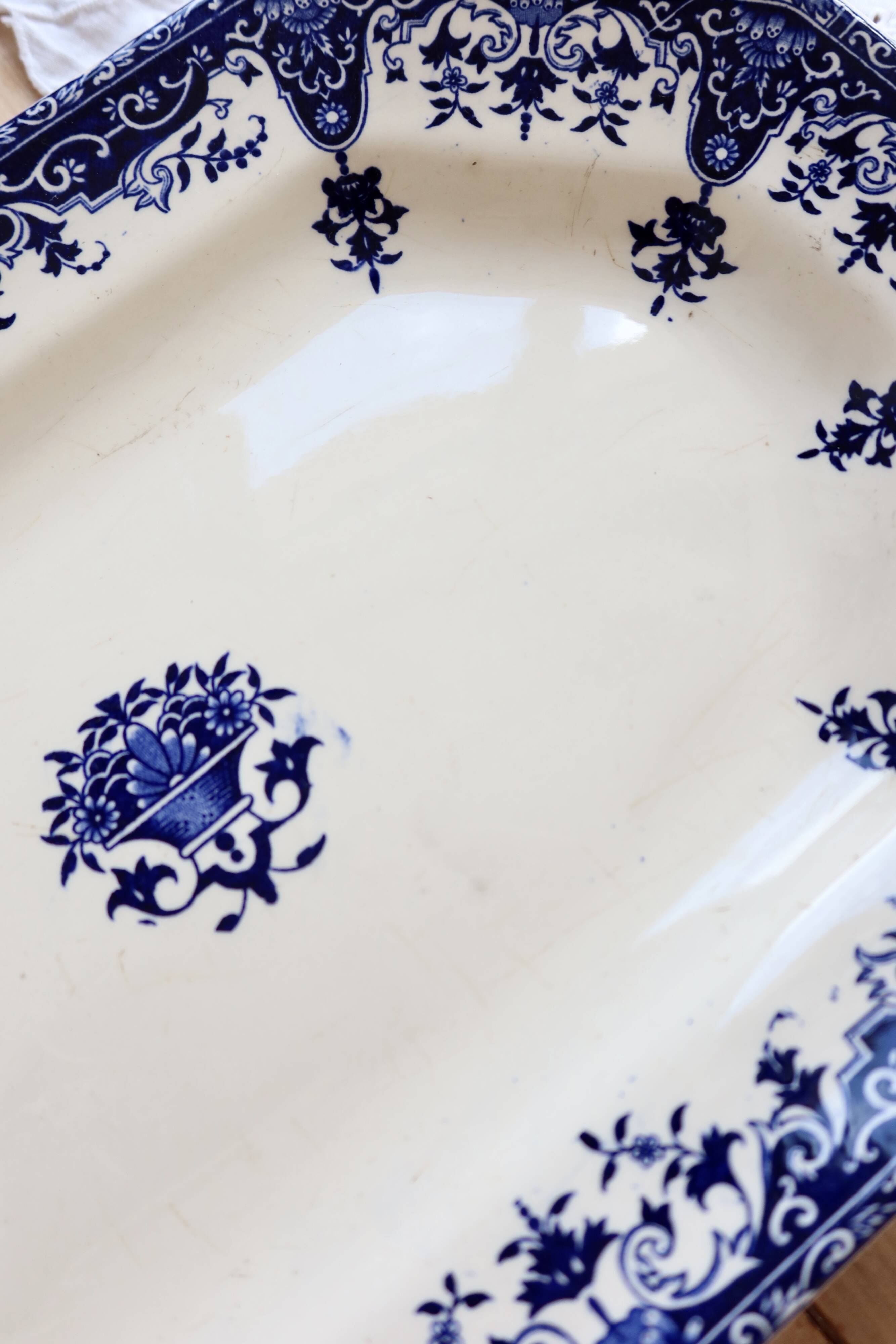 Plat de service ovale terre de fer Longchamp Rouen XIXe