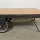 Table basse industrielle noire sur roulettes, années 1960
