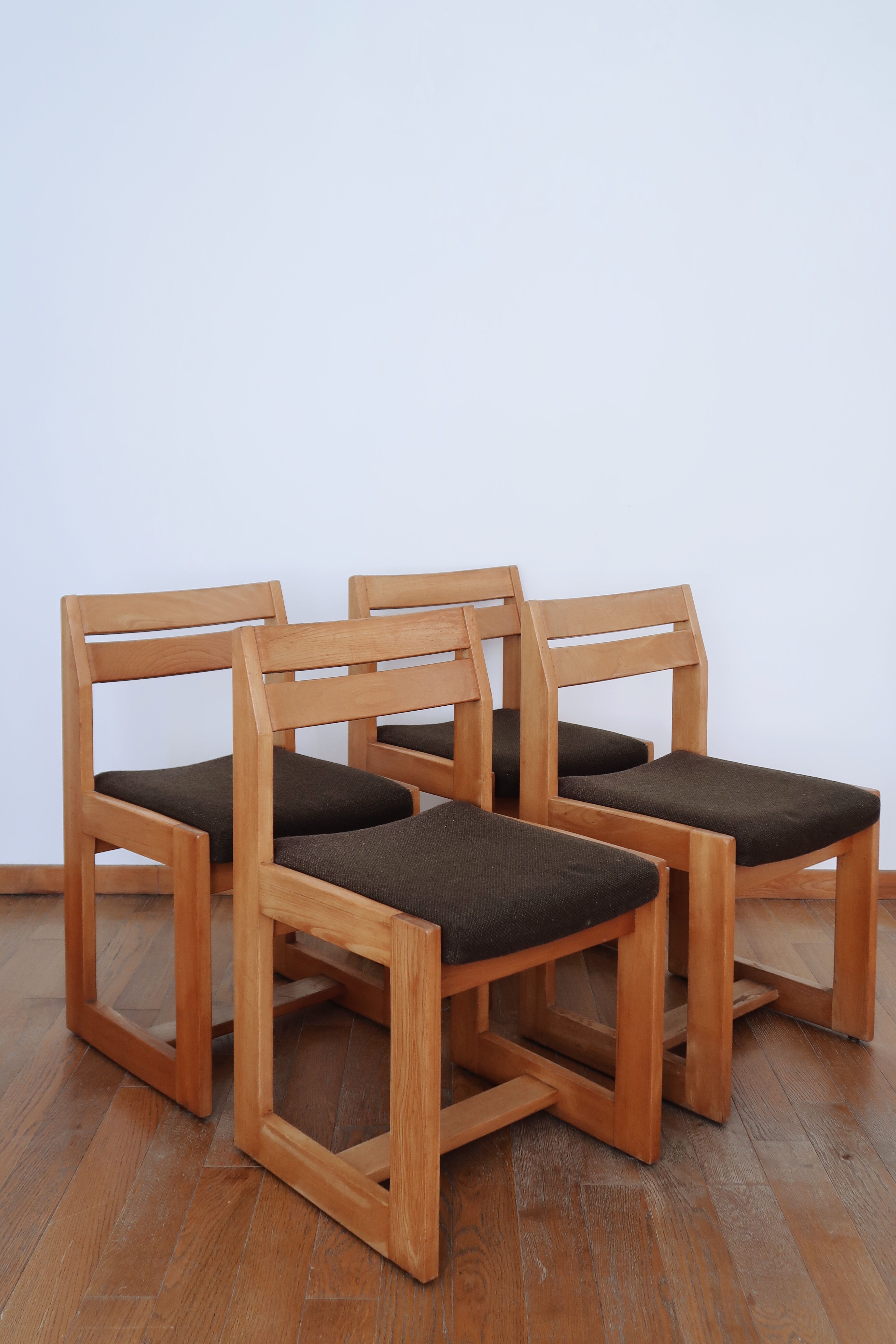 4 chairs sleigh Maison Regain
