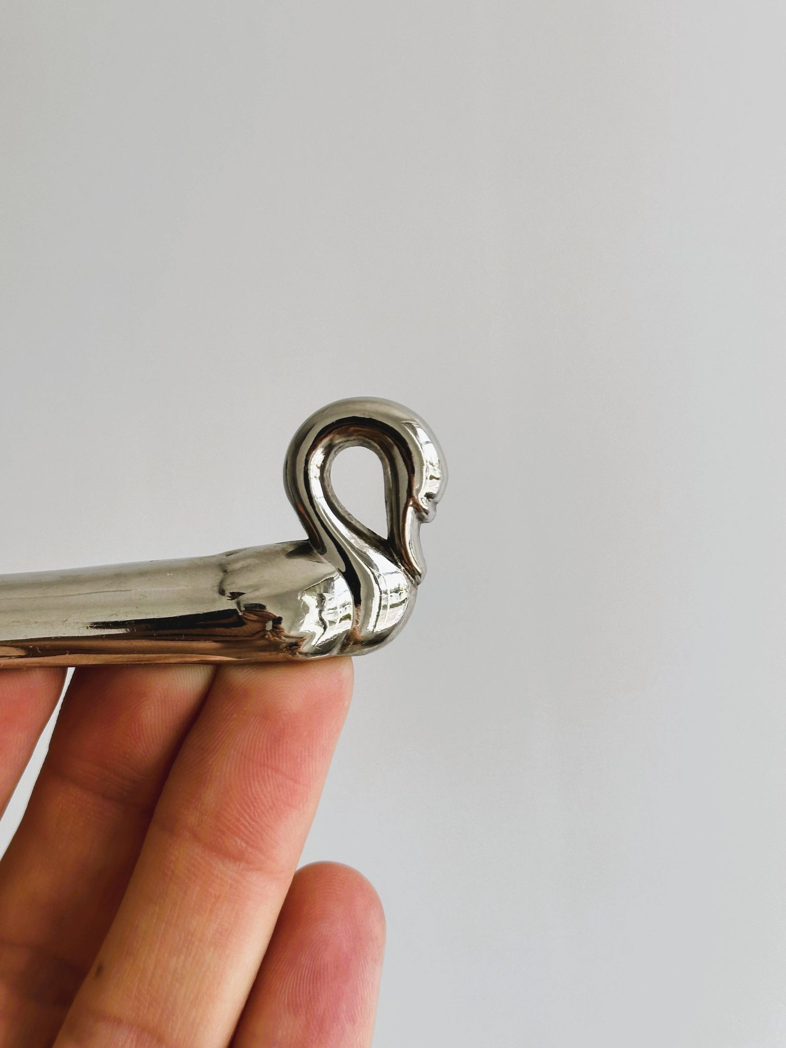 set of 6 silver metal swan-shaped knife holders