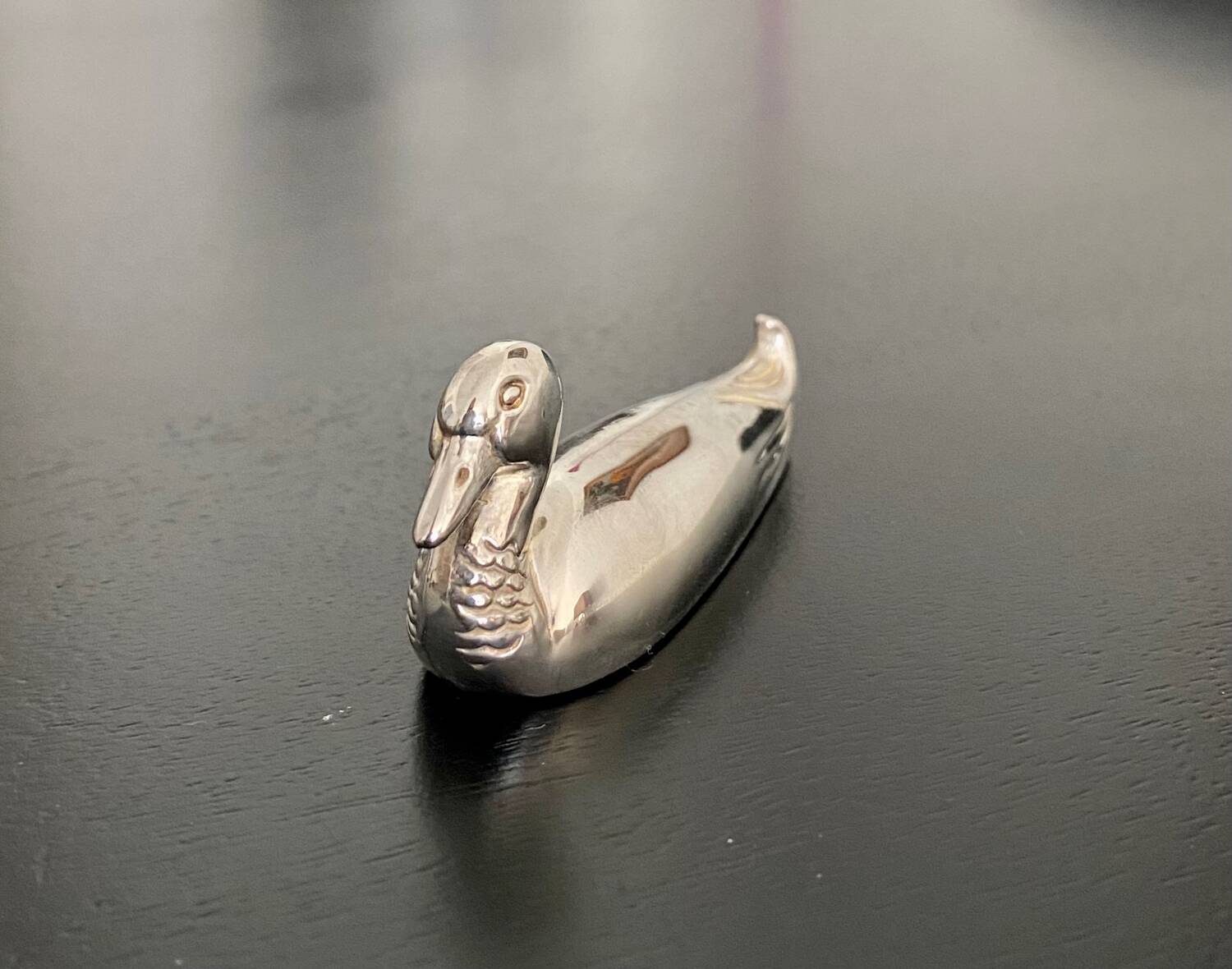 6 various animal shaped knife holders in silver metal