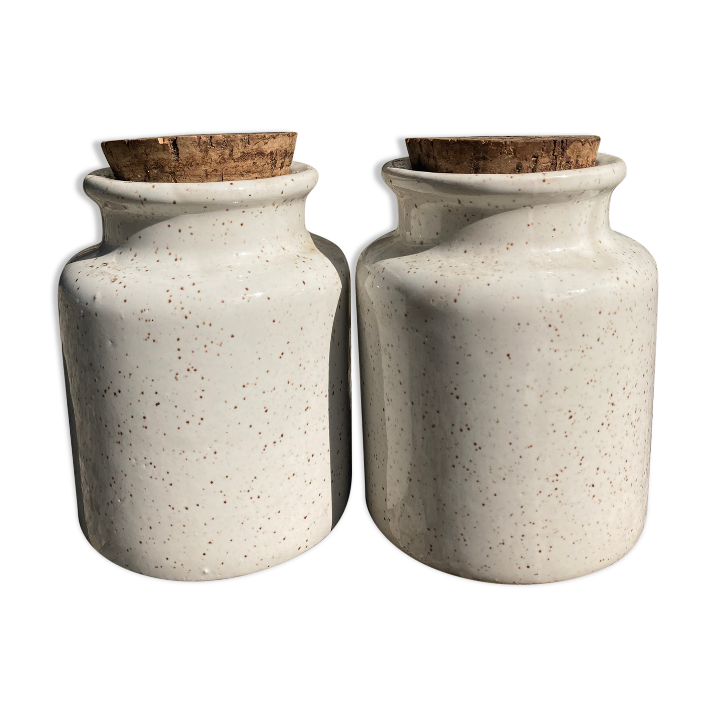 2 pots in speckled enamelled stoneware