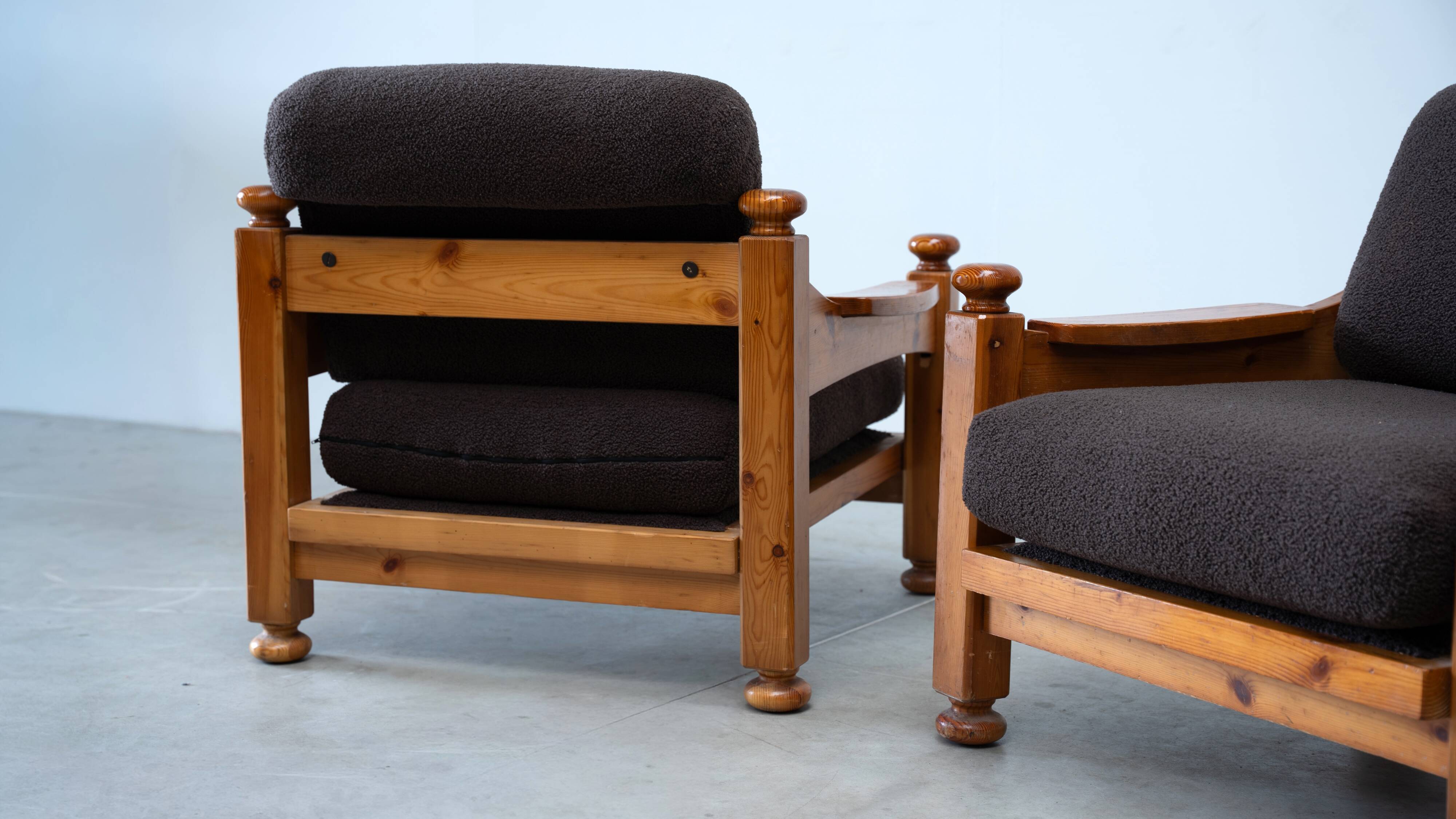Set of two pine lounge chairs