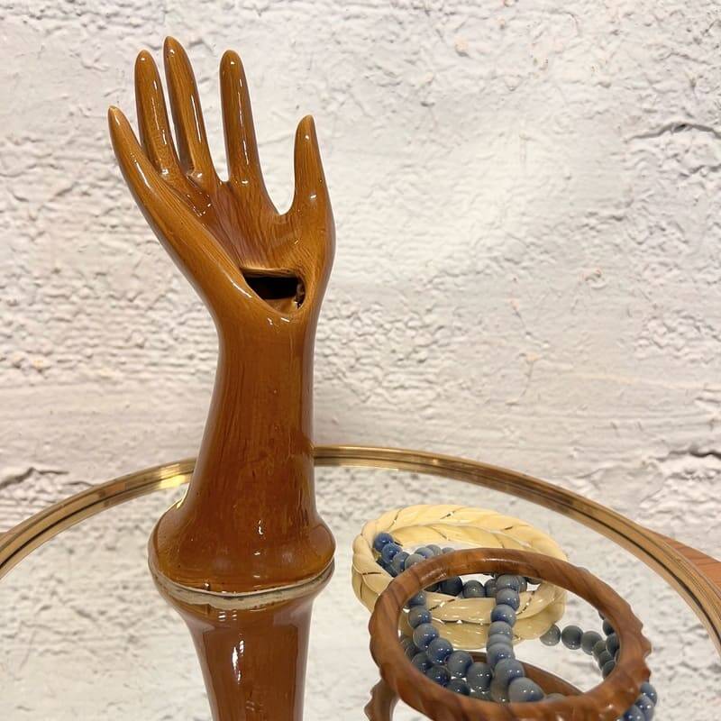 Brown soliflore hand
