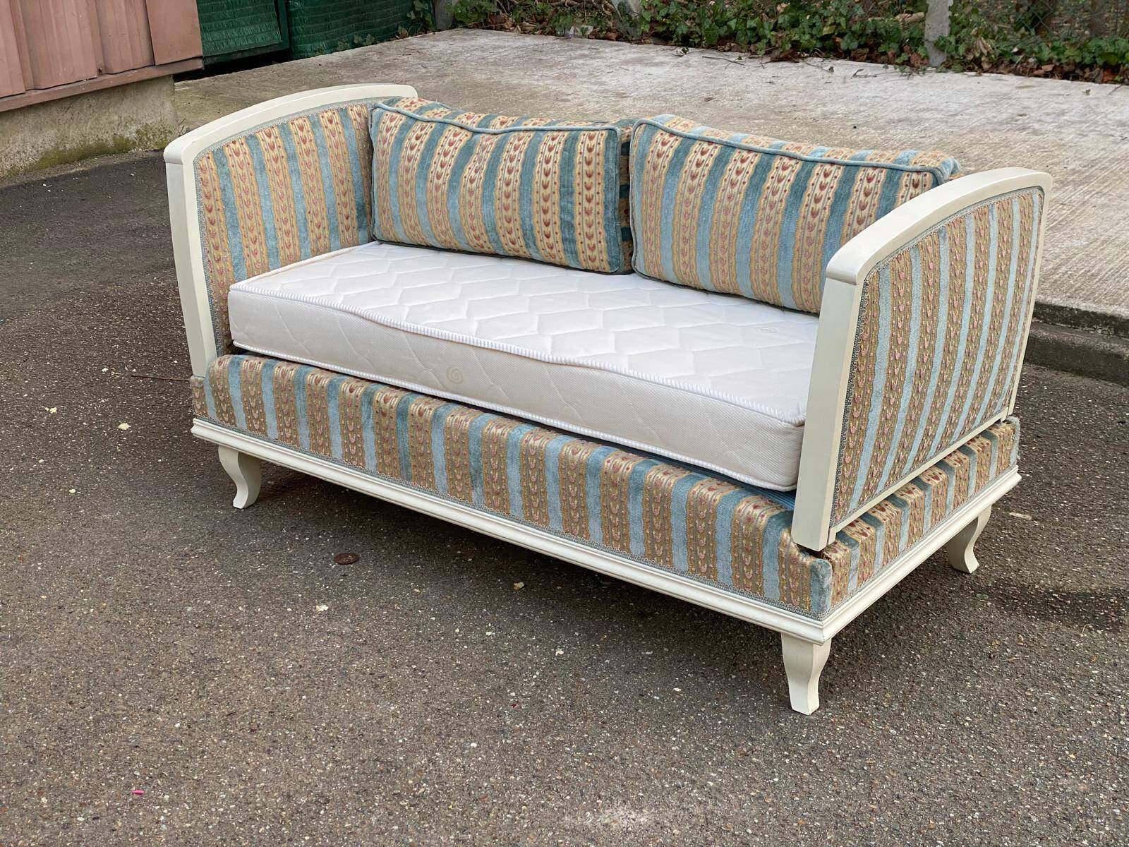Louis XV velvet bench from the 19th century.
