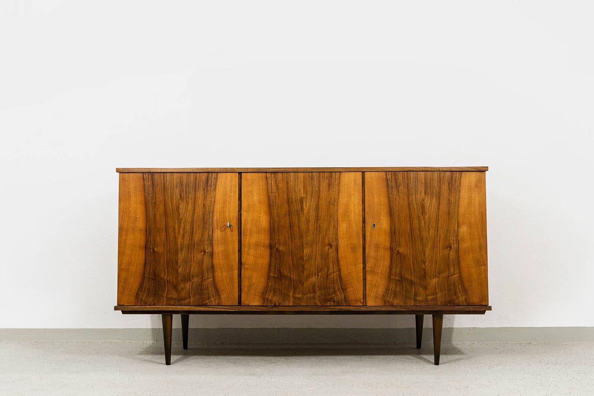 Buffet vintage en noyer de la marque Lfm, Pologne, années 1970