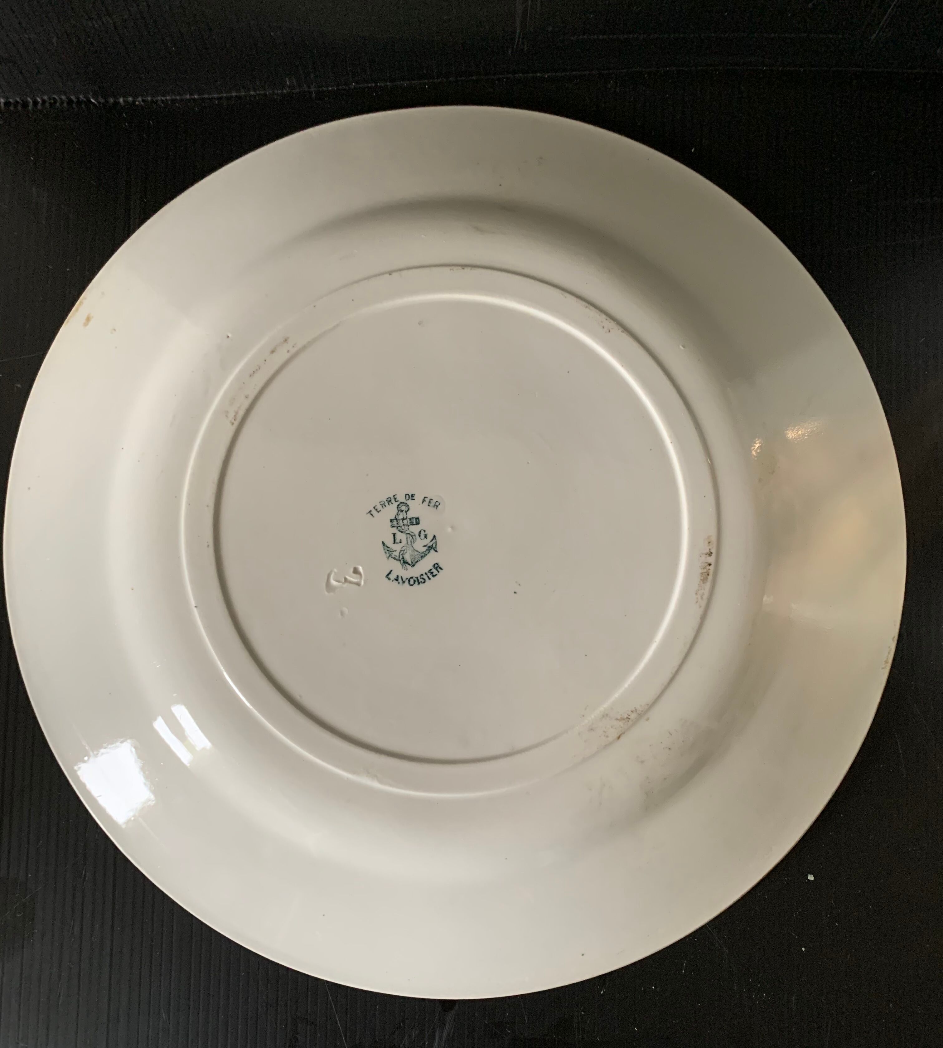 Round iron earth dish