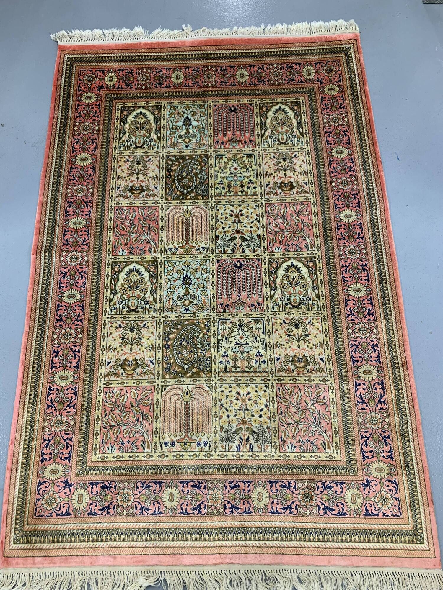 Oriental rug 100% silk hand-knotted – Bakhtiar box pattern 203x124 cm