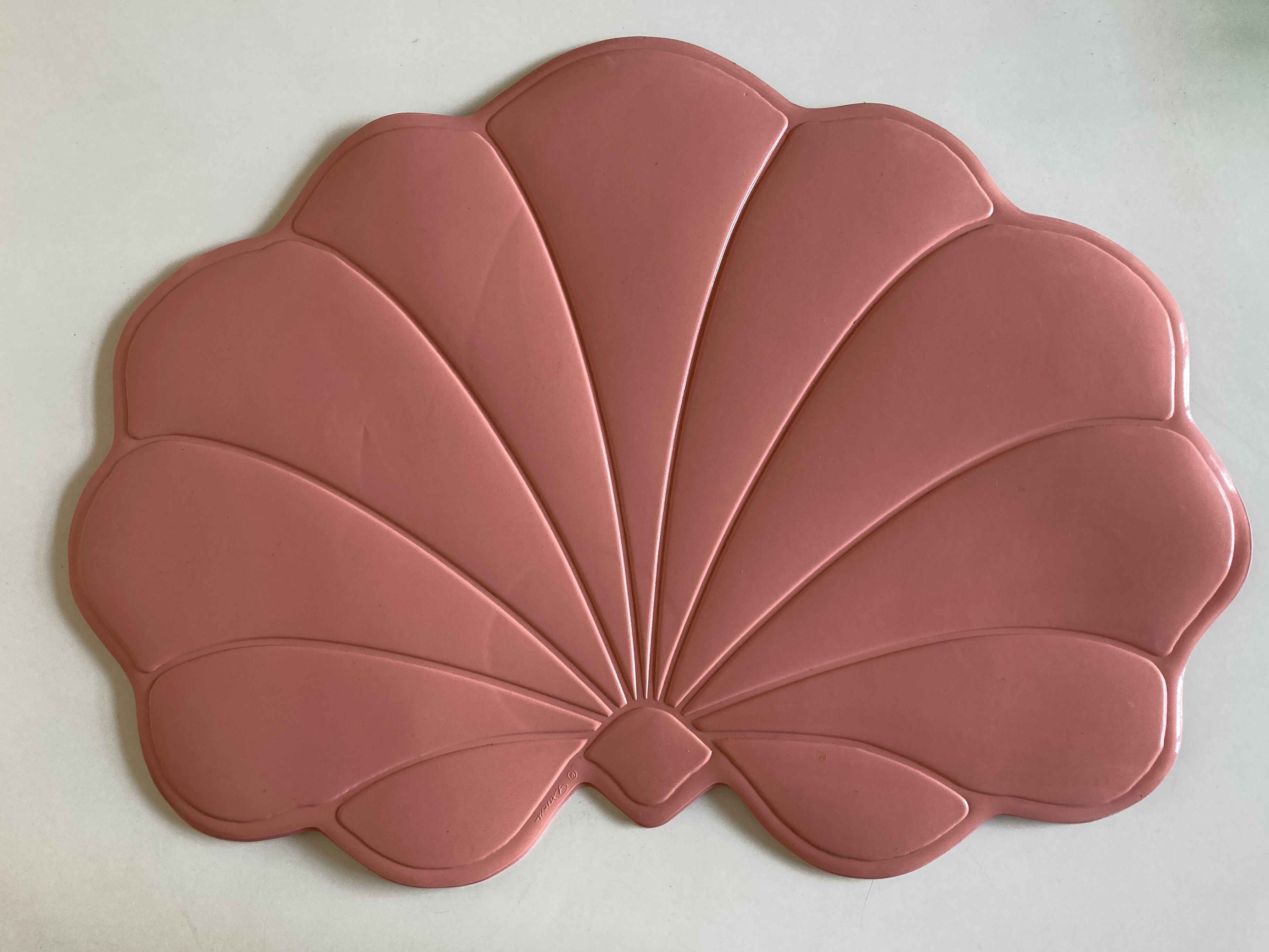 Pair of 1970 Tiffany lotus placemat in plastic