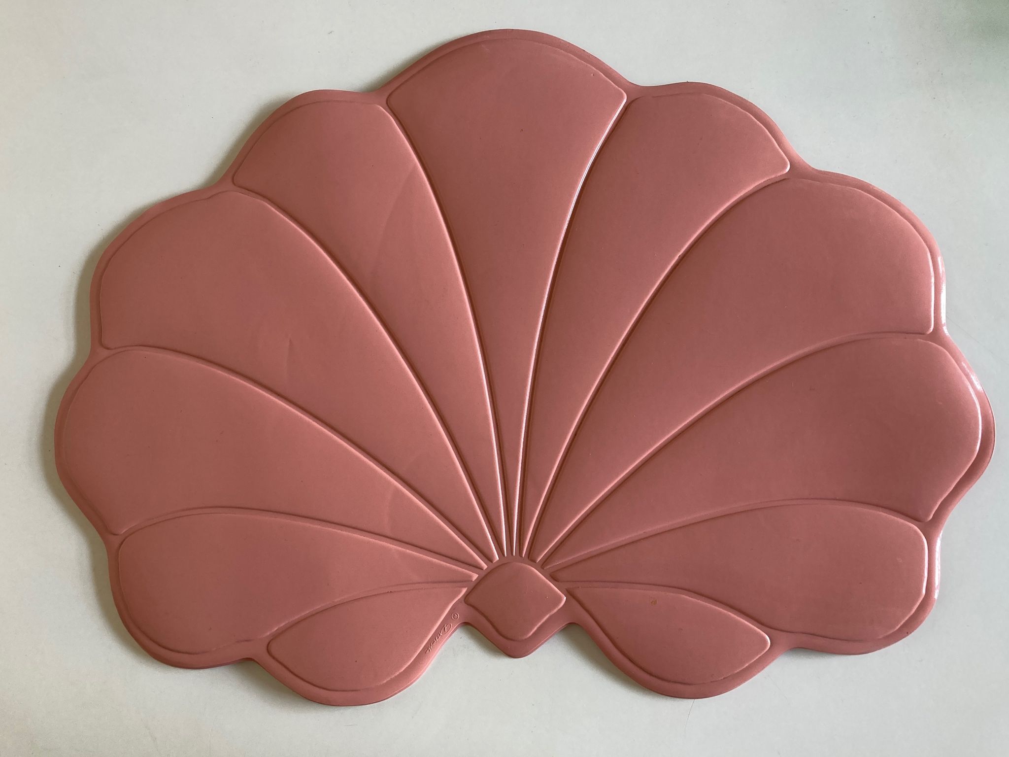 Pair of 1970 Tiffany lotus placemat in plastic