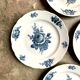 4 assiettes plates en terre de fer blanche et bleue