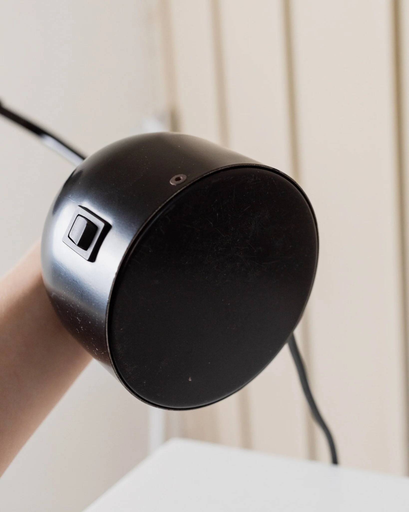 Black metal adjustable desk lamp, postmodern Memphis style, Italian 1980s design, swivel head