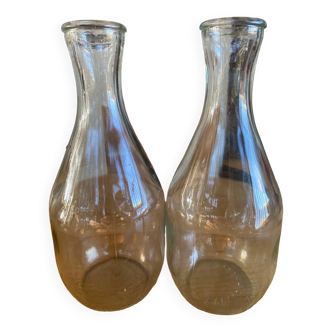 2 carafes