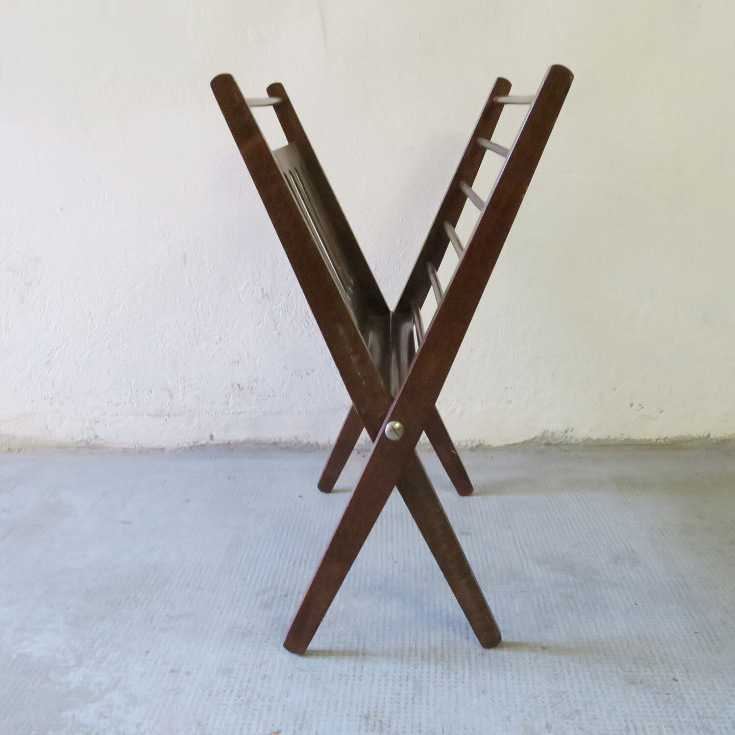 Scandinavian magazine holder by Cees Braakman