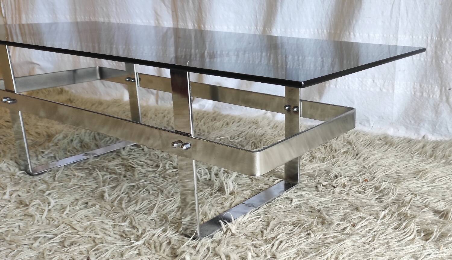 Designer coffee table in chrome metal and smoked glass - 70s/80s