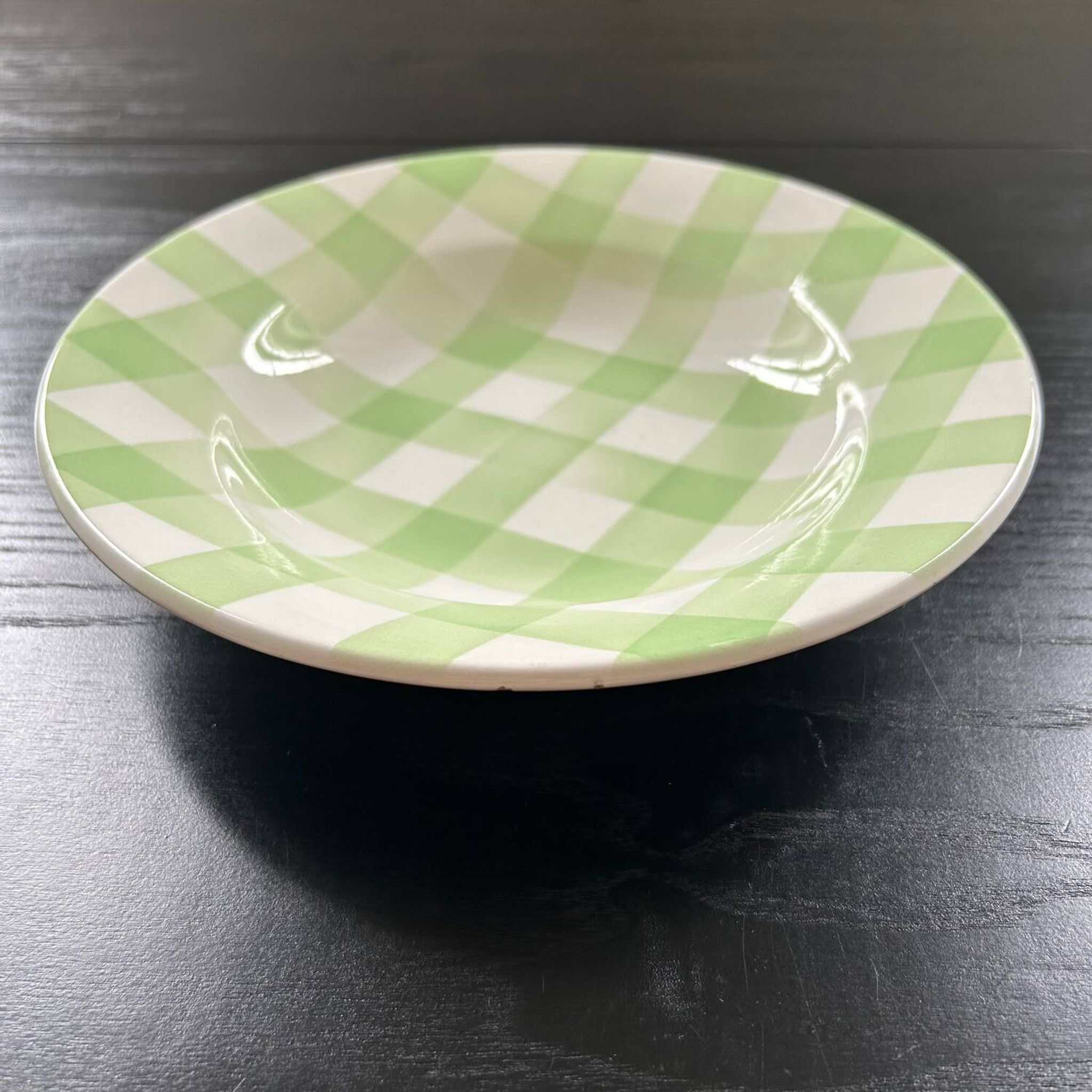 Assiette à carreaux vert pâle